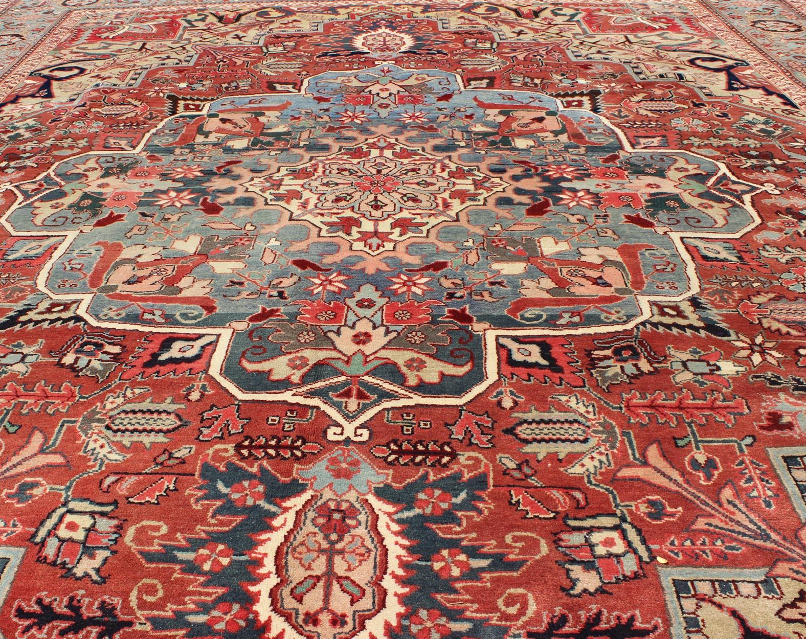 Persian Heriz-Serapi Vintage Rug with Geometric Design in Soft Colors For Sale 1