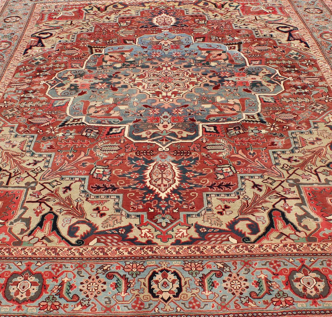 Persian Heriz-Serapi Vintage Rug with Geometric Design in Soft Colors For Sale 2