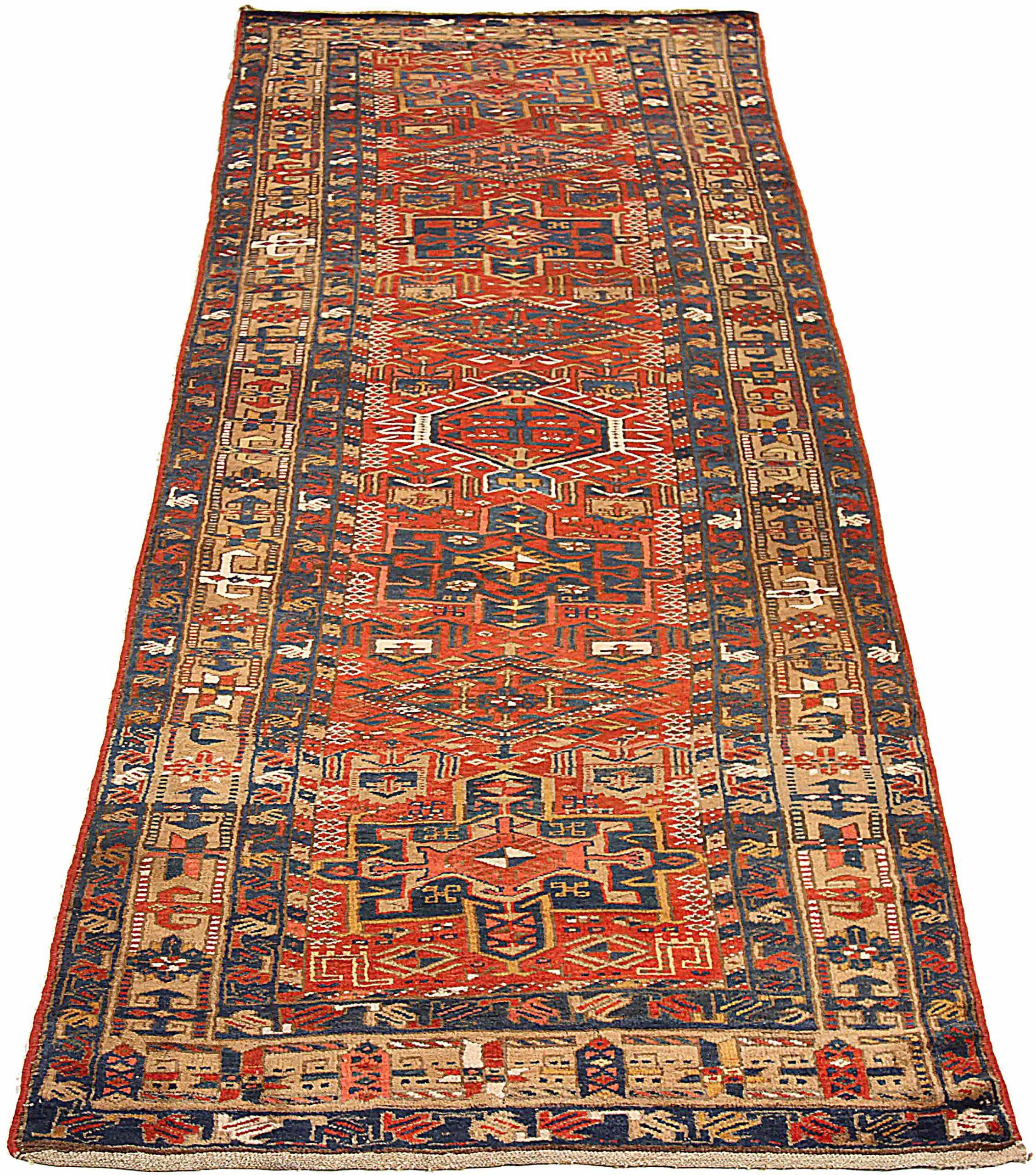 Découvrez l'élégance du petit tapis persan Heriz de Circa 1880. Conçu avec Wool et BlueRedYellow, ce design exclusif est parfait pour mettre en valeur votre espace.