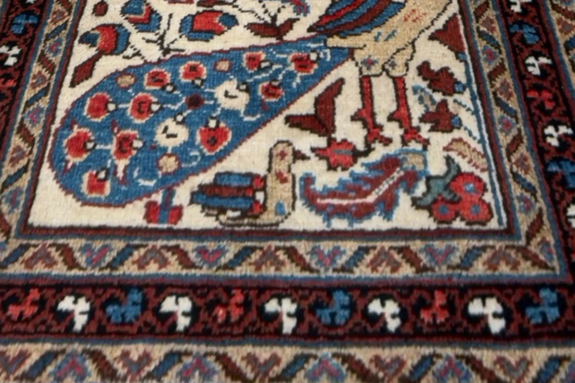 Persian Heriz Small Rug - Peacock Design In Excellent Condition For Sale In Dallas, TX