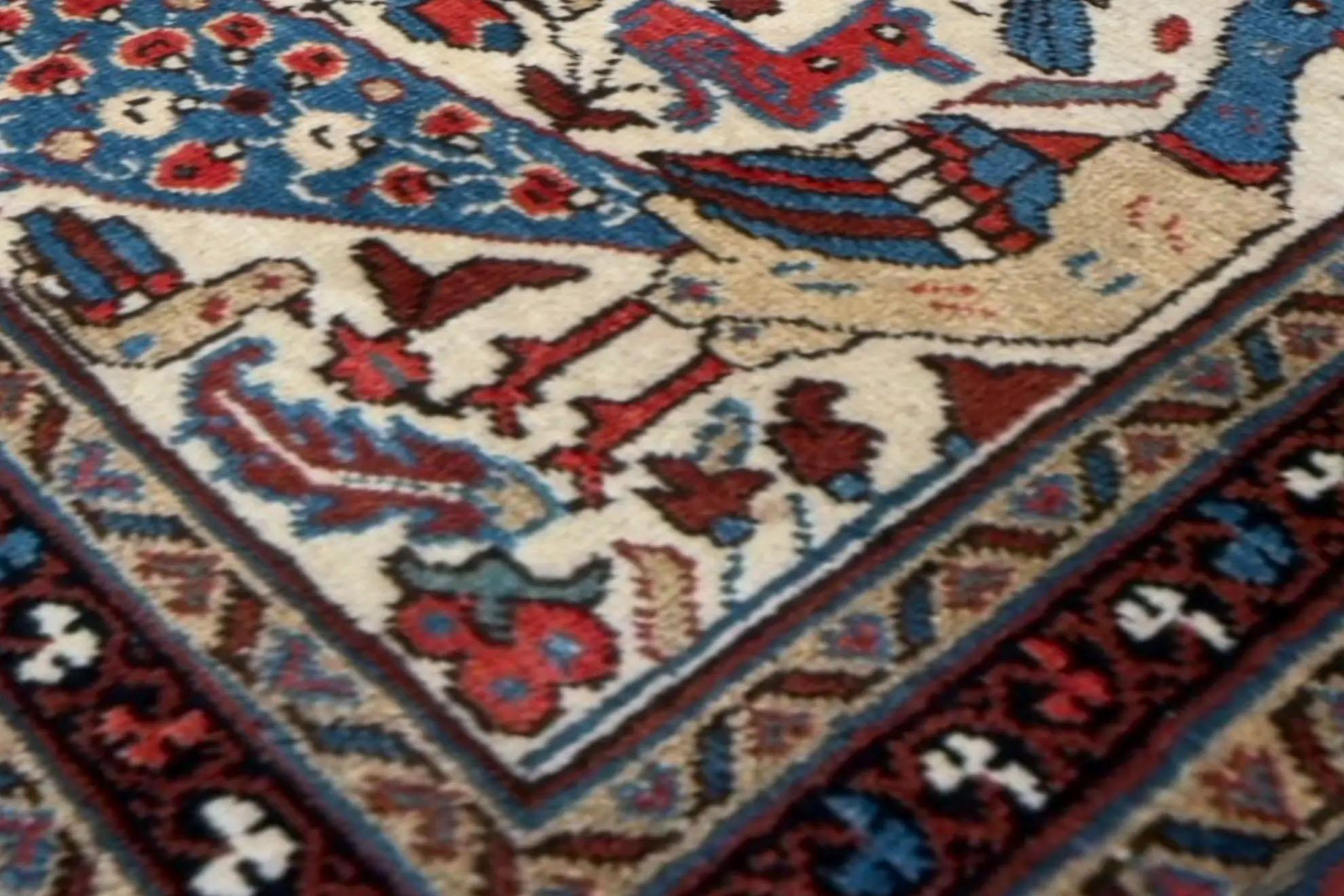 Persian Heriz Small Rug - Peacock Design For Sale 1