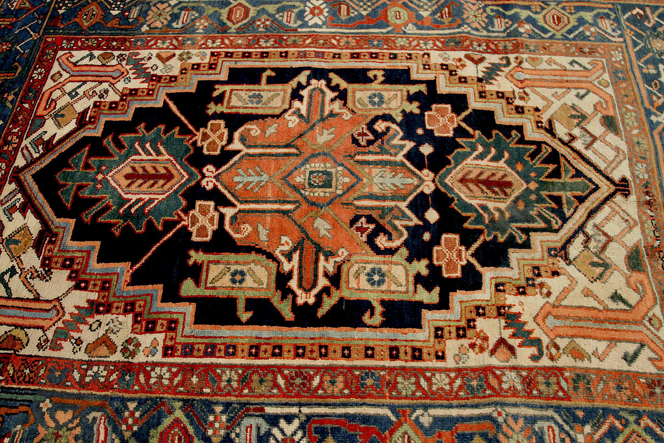 Persischer Heriz Kleiner Teppich - Wolle Schwarz Blau Rot Design - 88802 (20. Jahrhundert) im Angebot