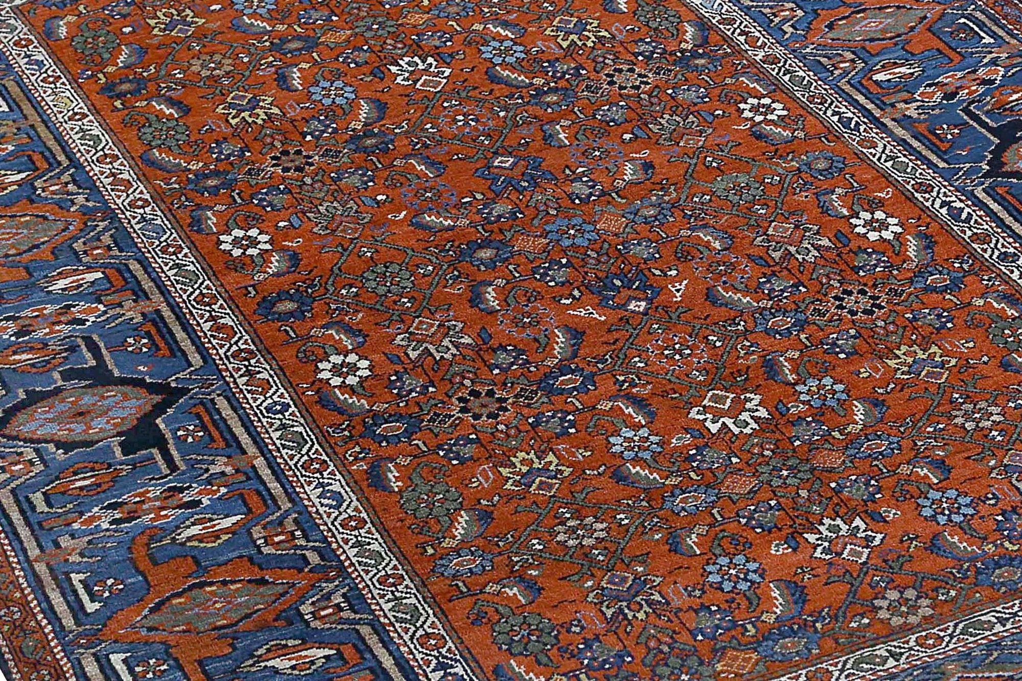 Scopri l'eleganza del tappeto persiano Heriz di piccole dimensioni del 1880. Progettato con lana e BlueRed, questo design esclusivo è perfetto per valorizzare il tuo spazio.