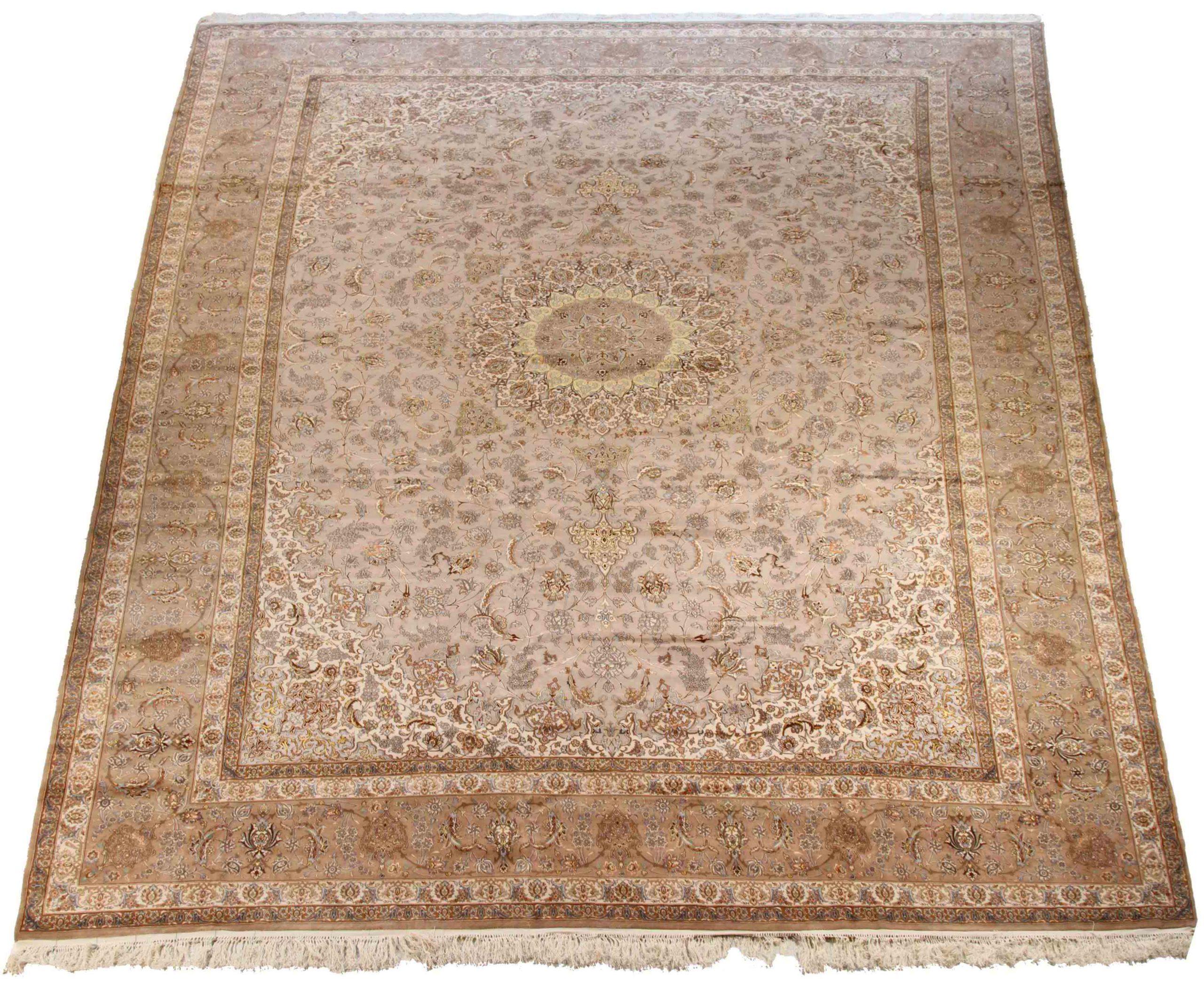 Discover the elegance of Persian Isfahan featuring beautiful craftsmanship in Circa 1990. Designed with meticulous attention to detail, this exclusive design is perfect for enhancing your space.