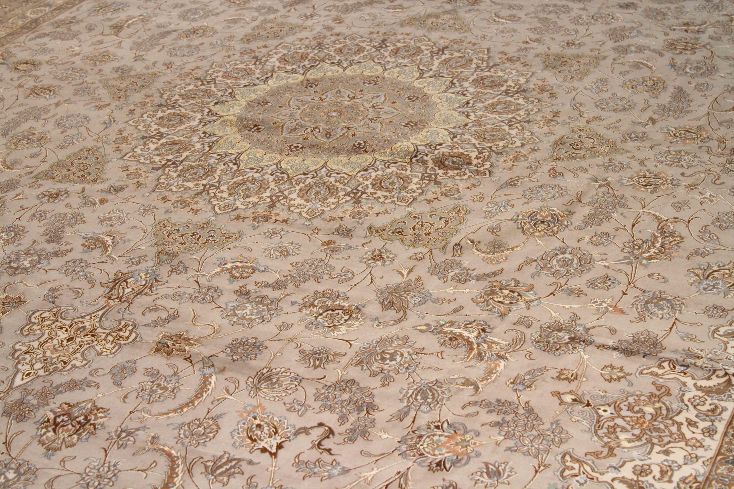 Persian Isfahan Circa 1990 - 70042 In Excellent Condition For Sale In Dallas, TX