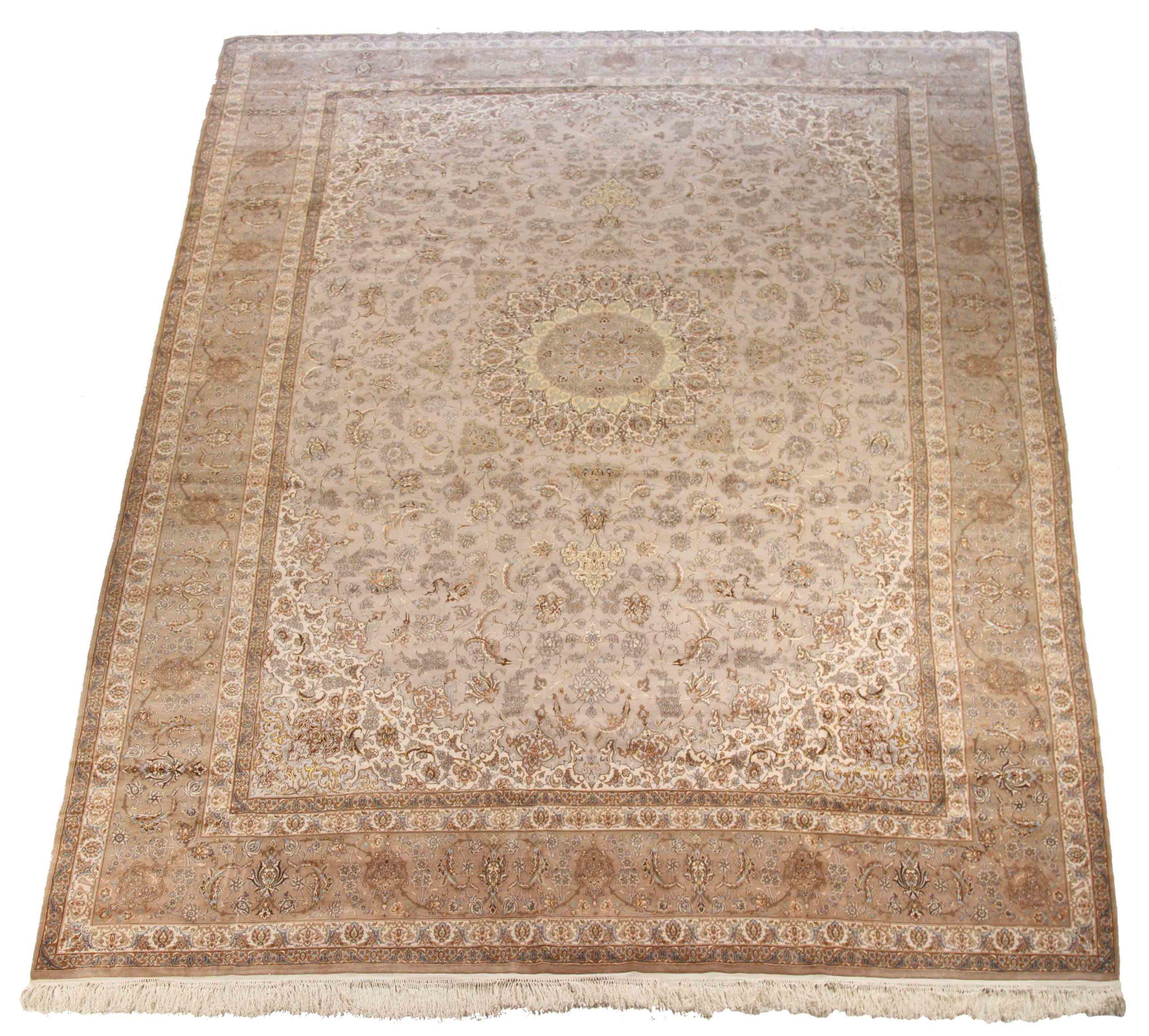 Discover the elegance of Persian Isfahan featuring beautiful craftsmanship in Circa 1990. Designed with meticulous attention to detail, this exclusive design is perfect for enhancing your space.