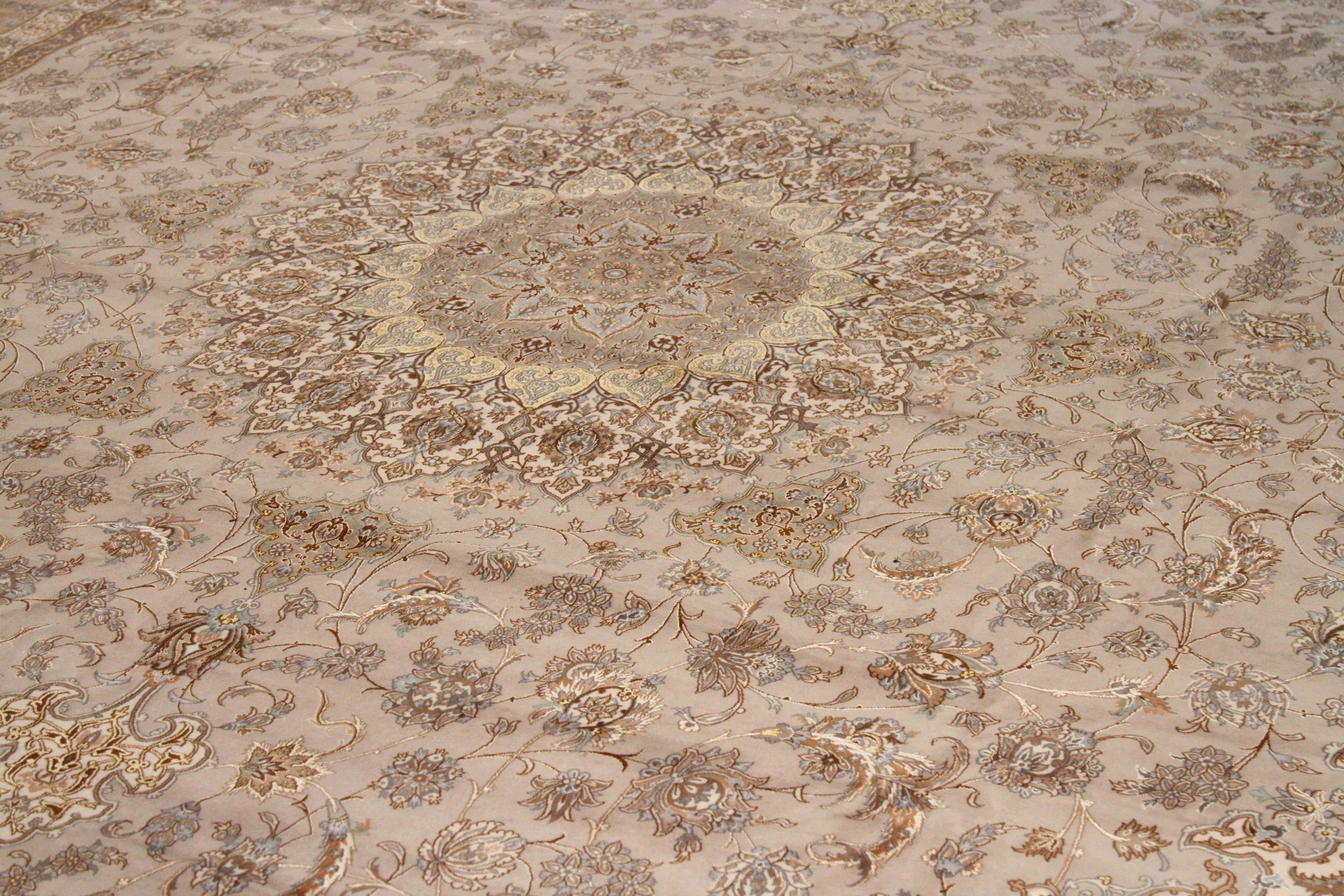 Persian Isfahan Circa 1990 - 70045 In Excellent Condition For Sale In Dallas, TX