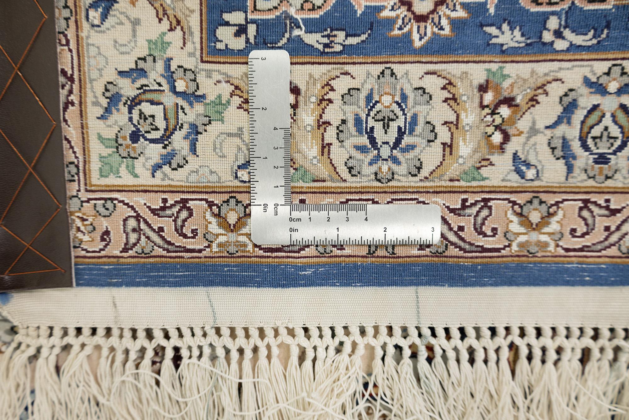 Persischer Isfahan Teppich, handgeknüpft, 13,4 × 9,9 Fuß - Elfenbein, Blau und Beige im Angebot 4