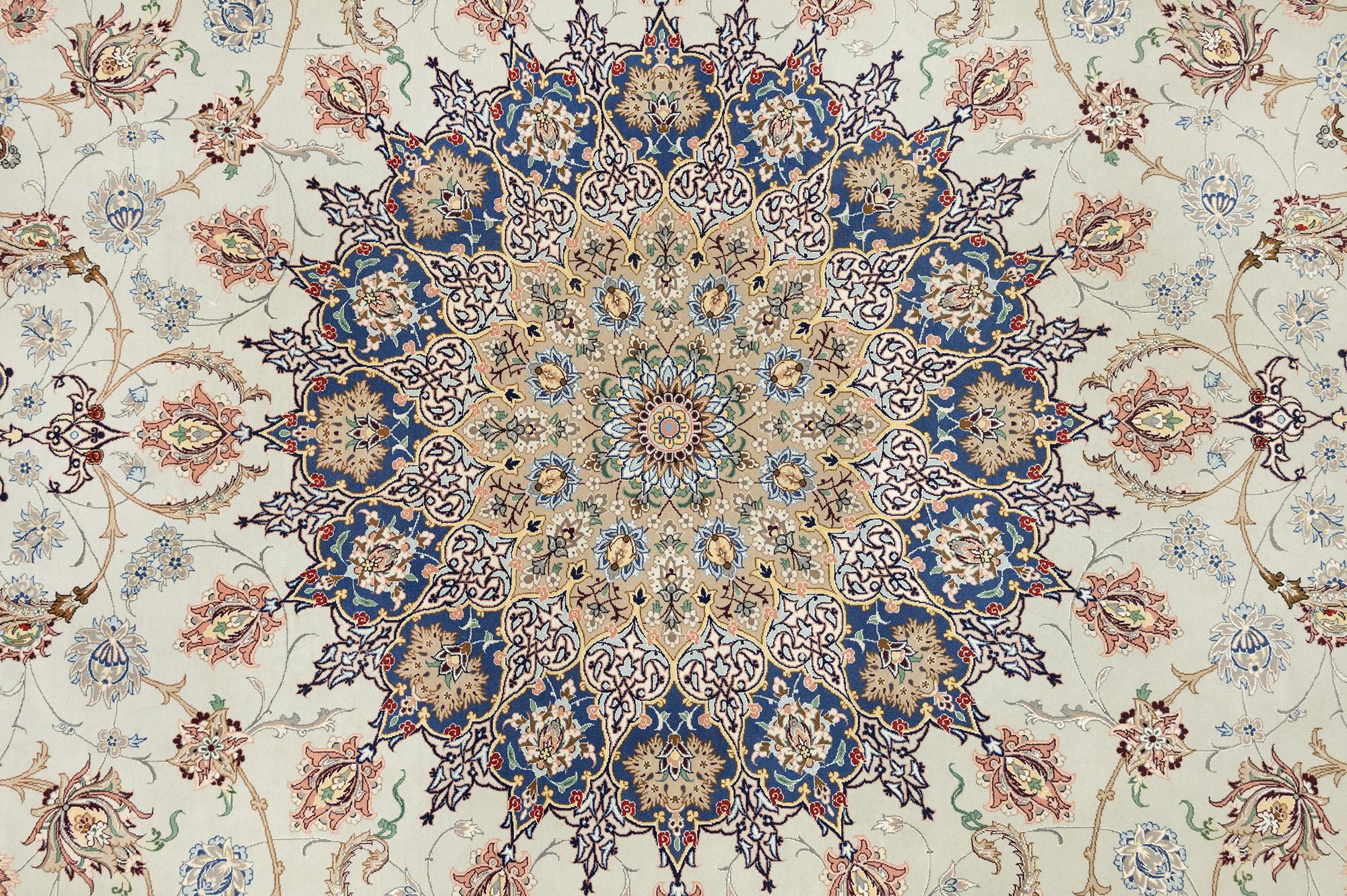 Persischer Isfahan Teppich, handgeknüpft, 13,4 × 9,9 Fuß - Elfenbein, Blau und Beige (20. Jahrhundert) im Angebot