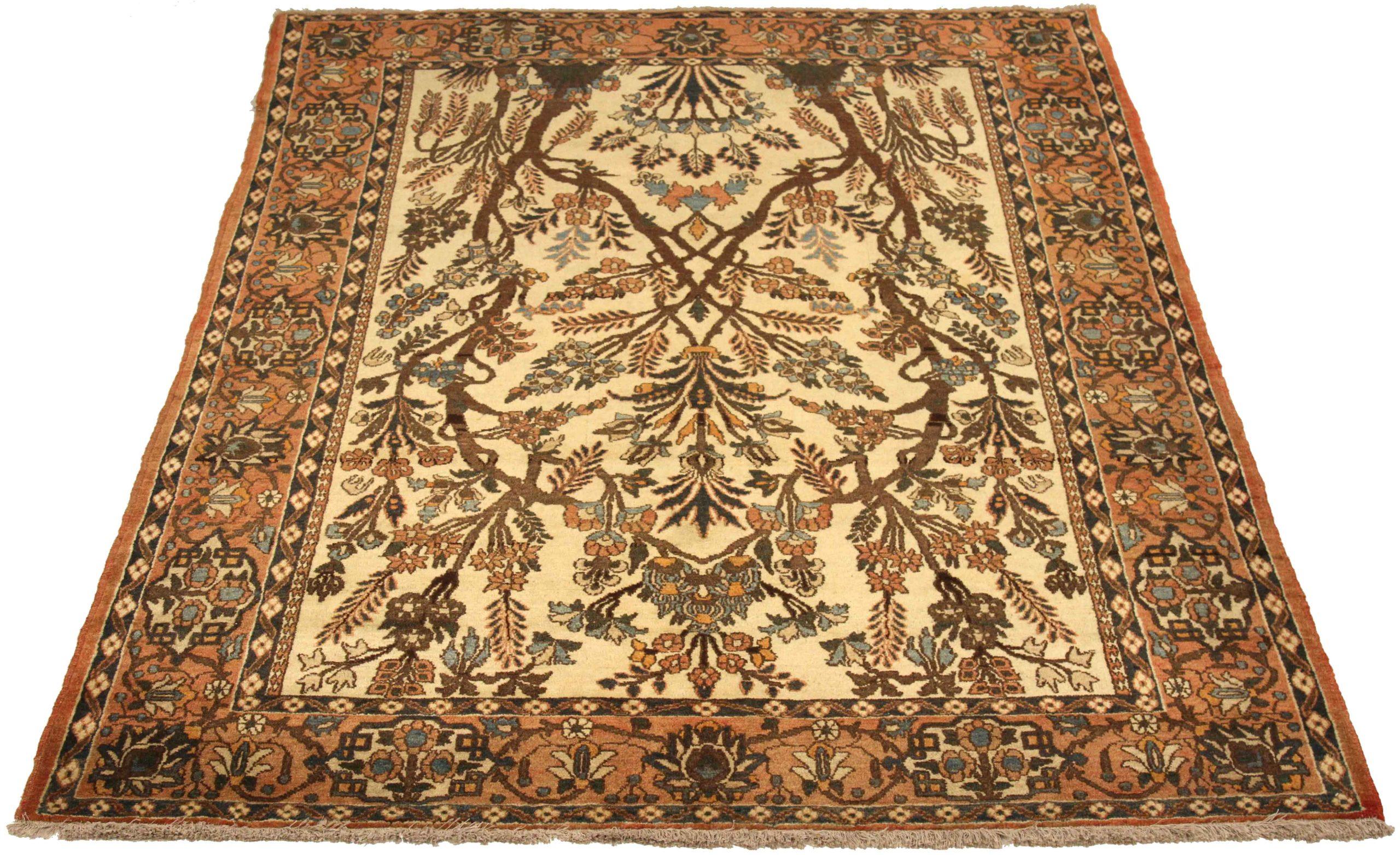 Scopri l'eleganza del tappeto persiano Isfahan di piccole dimensioni del 1910. Progettato con lana e marrone-avorio-rosa, questo design esclusivo è perfetto per valorizzare il tuo spazio.