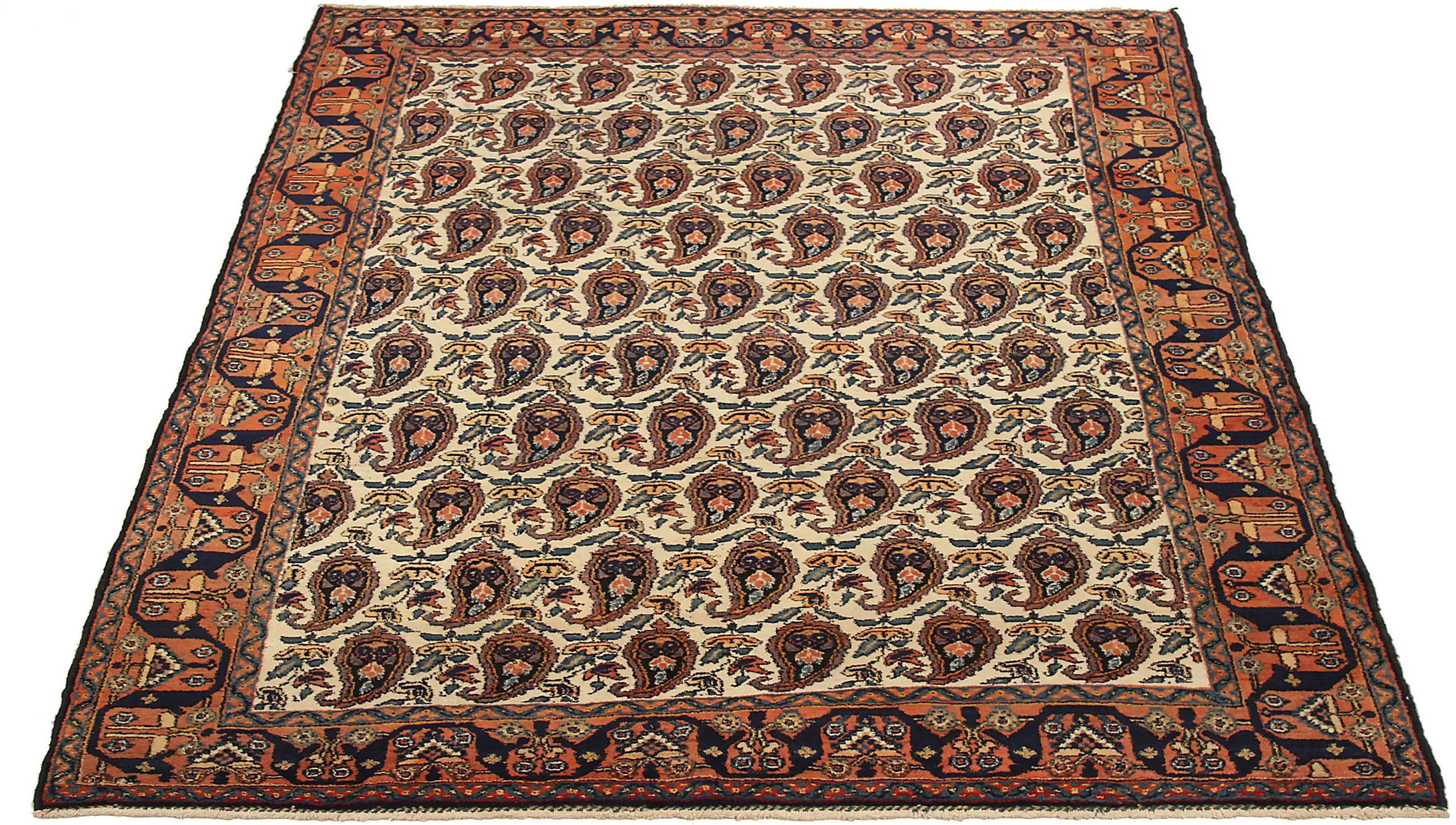 Découvrez l'élégance de l'Isfahan persan présentant un petit tapis datant de 1910 environ. Conçu avec de la laine et de l'ivoire bleu marine, ce design exclusif est parfait pour mettre en valeur votre espace.