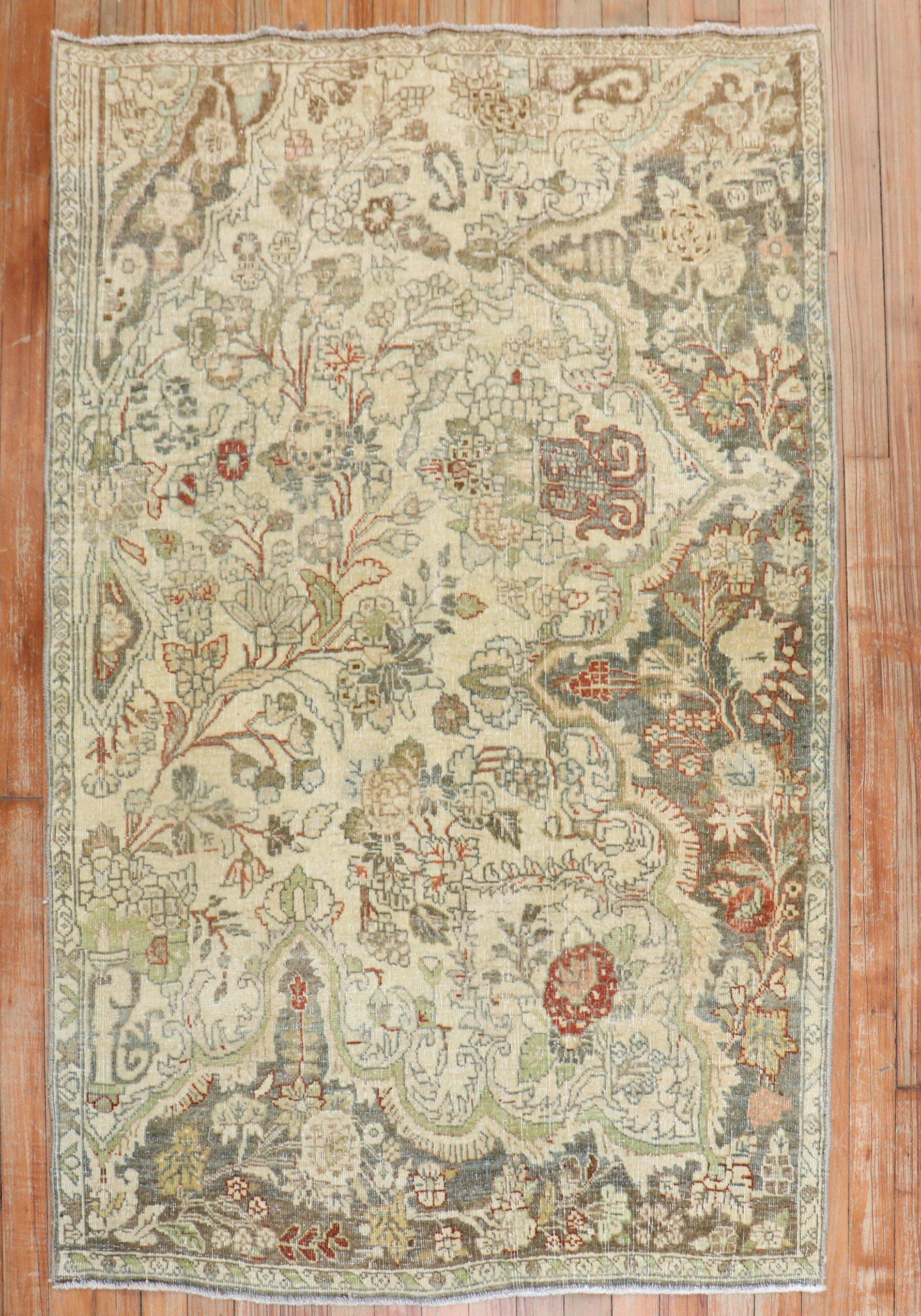 Persian Isfahan Small Sampler Carpet In Good Condition For Sale In New York, NY