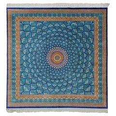 Tapis persan de style Isfahan en soie naturelle bleue à médaillon radiant, 2 x 2 m