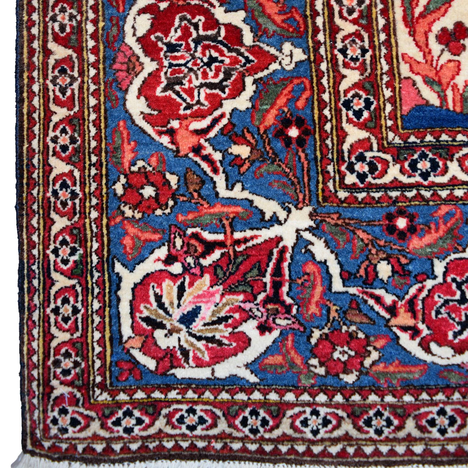 Antique 1890s Persian Isfahan Tree of Life Rug, 5' x 7' In Good Condition For Sale In New York, NY