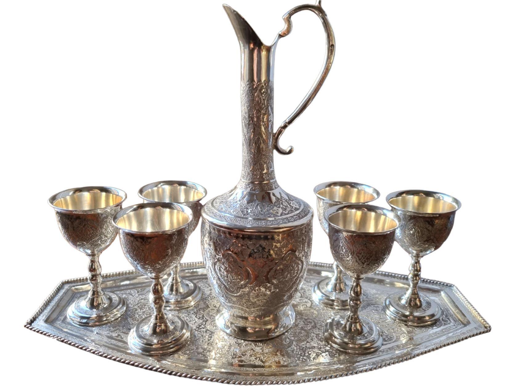 Ensemble persan islamique composé d'une cruche et de 6 gobelets sur un plateau  Bon état - En vente à OVIEDO, AS