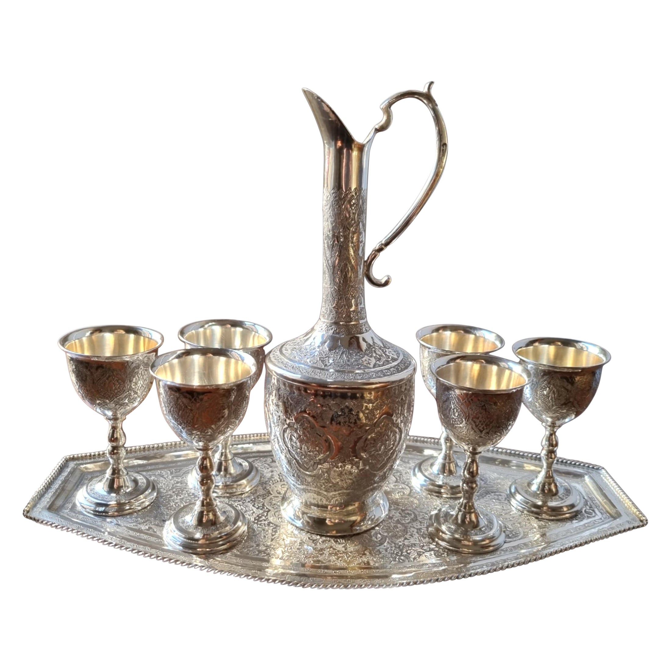 Set islamico persiano in argento massiccio composto da una brocca e 6 calici su un vassoio