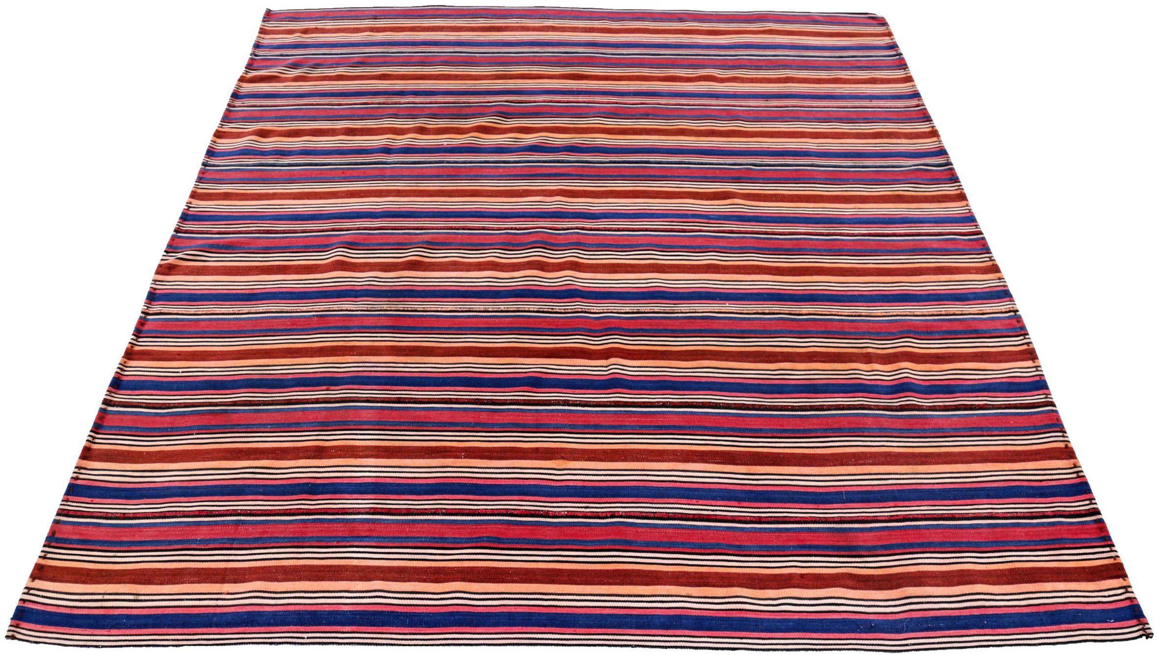 Entdecken Sie die Eleganz der persischen Jajim mit Teppichen um 1910. Dieses exklusive Design aus Wolle und Blau-Elfenbein-Rosa ist perfekt, um Ihren Raum zu verschönern.