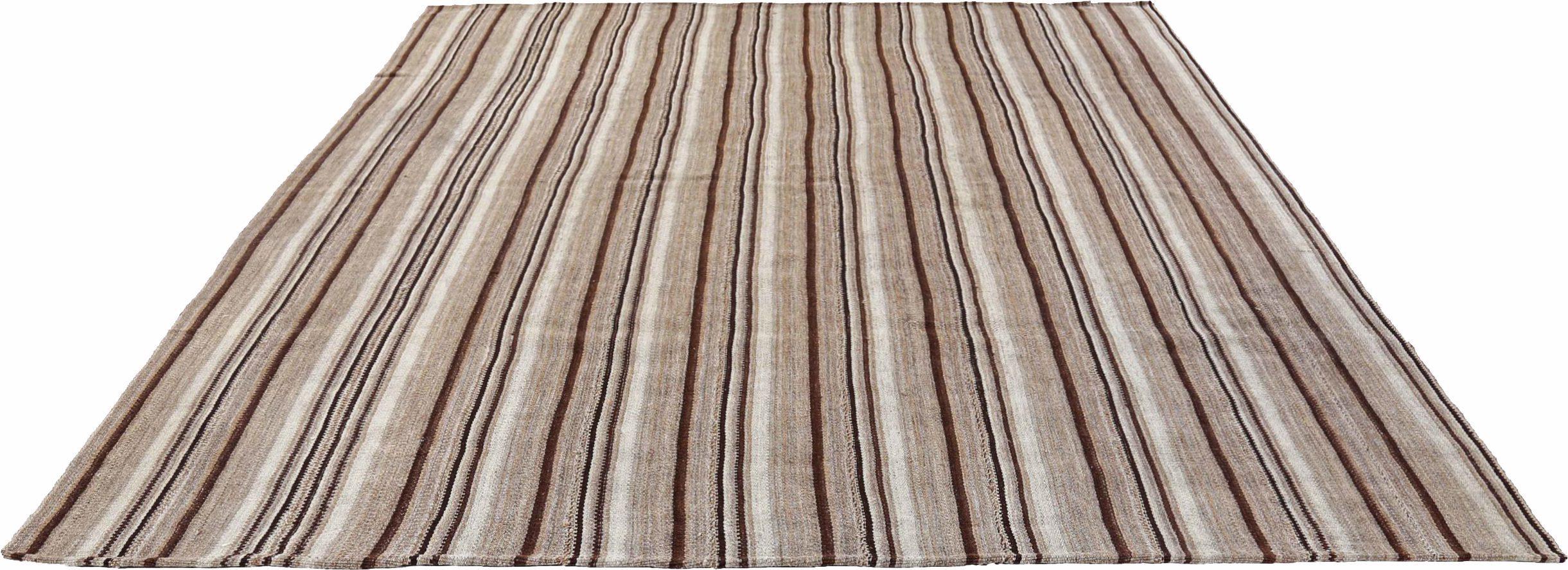 Scopri l'eleganza dei tappeti persiani Jajim con caratteristiche CIRCA 1910. Progettato in lana e marrone-avorio, questo design esclusivo è perfetto per valorizzare il tuo spazio.