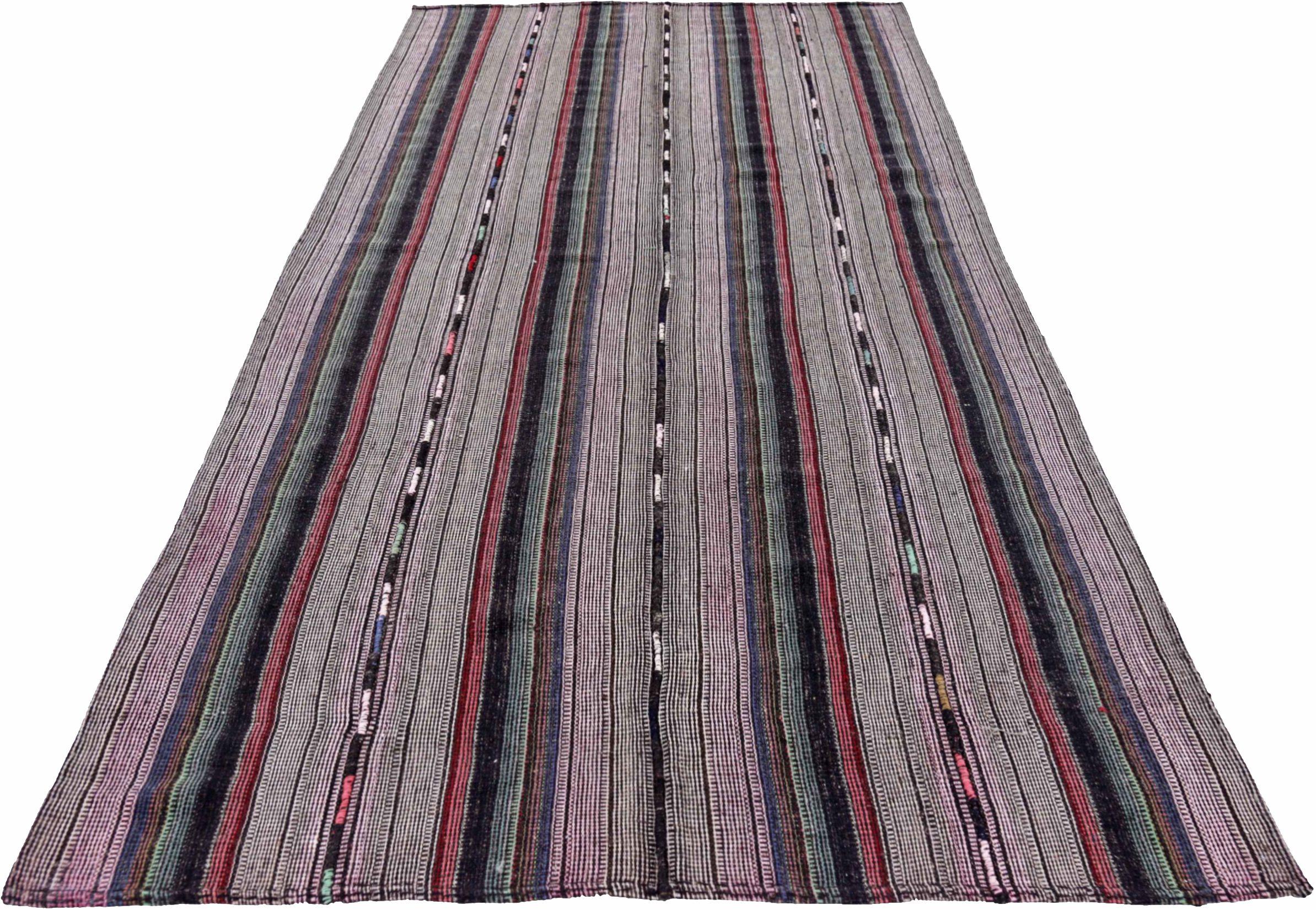 Entdecken Sie die Eleganz der persischen Jajim mit Teppichen um 1910. Dieses exklusive Design aus Wolle und BraunPurpelRot ist perfekt, um Ihren Raum zu verschönern.