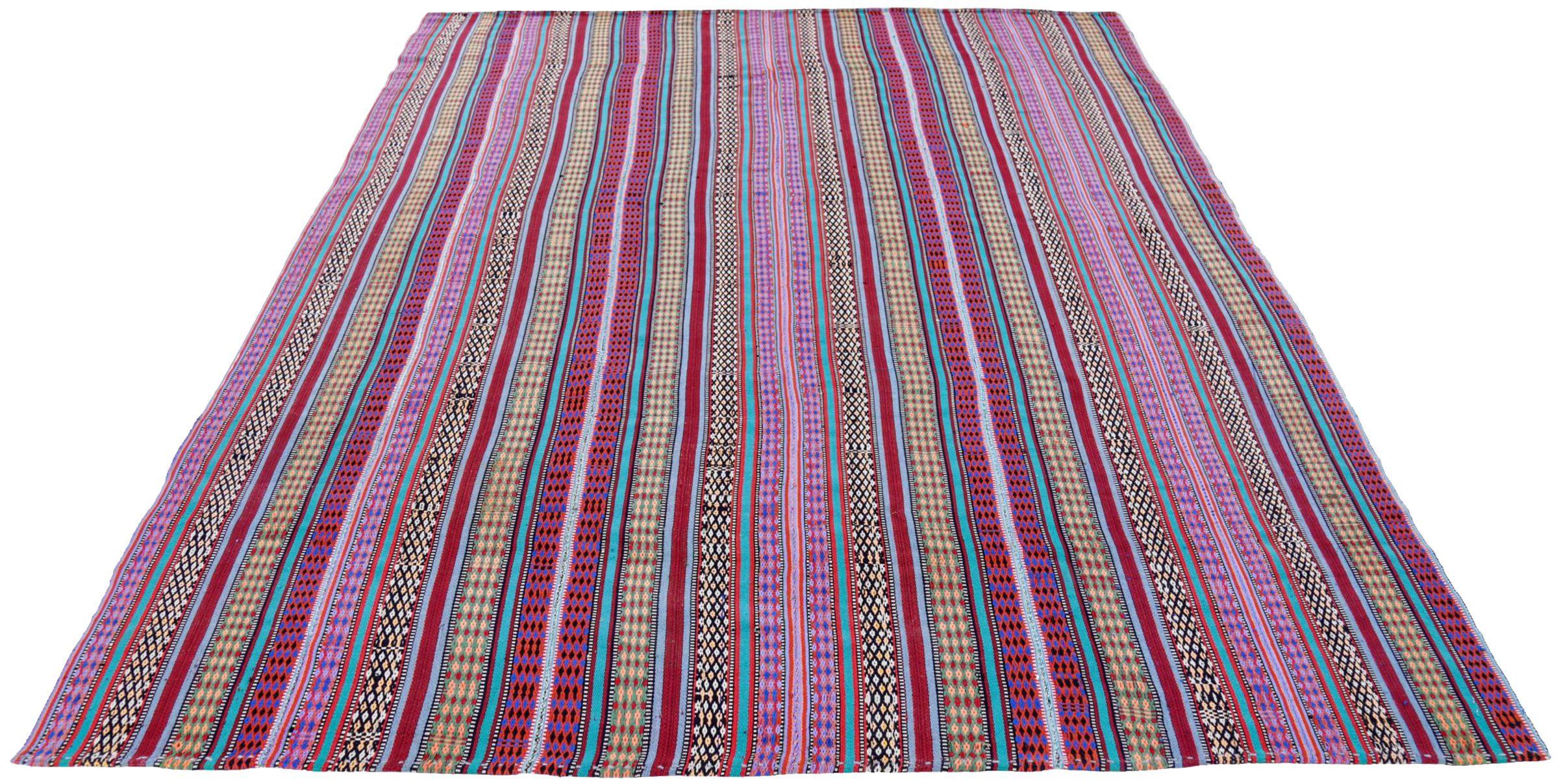 Entdecken Sie die Eleganz der persischen Jajim mit Teppichen um 1940. Dieses exklusive Design aus Wolle und ElfenbeinPurpelRotGelb ist perfekt, um Ihren Raum zu verschönern.