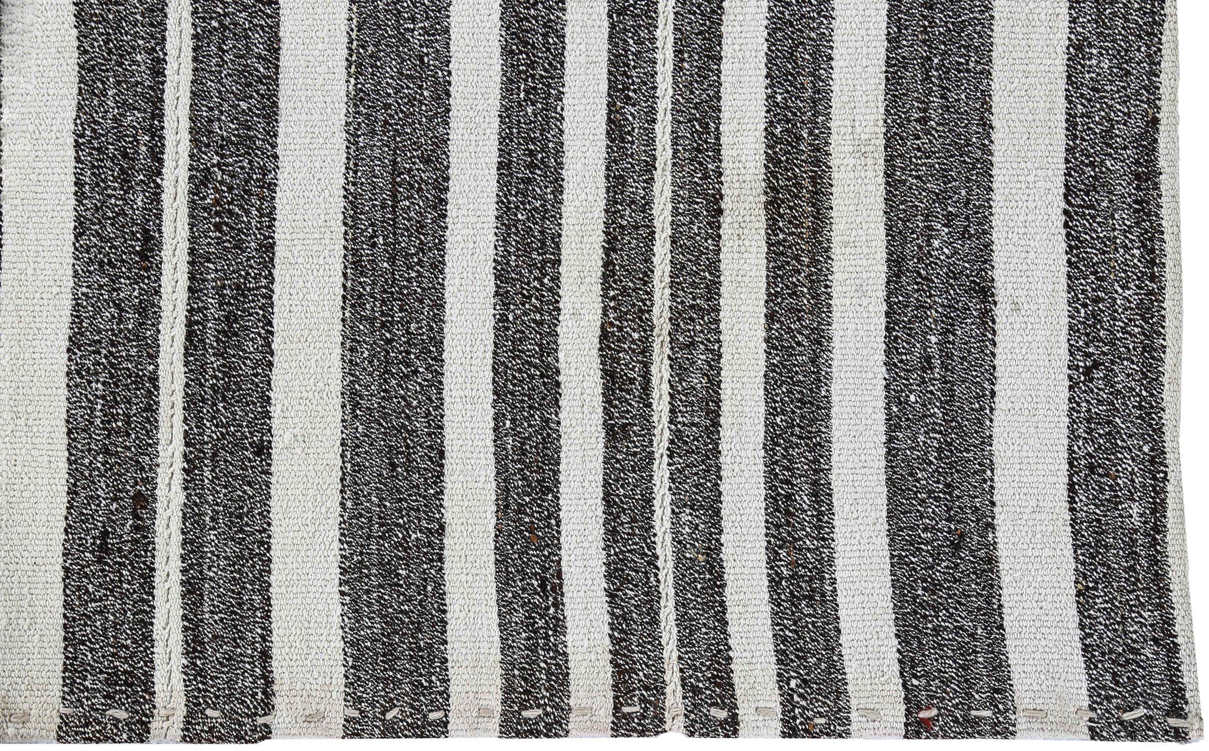 Persian Jajim Small Rug Circa 1910 - Wool Black and white Design - 91171 In Excellent Condition For Sale In Dallas, TX