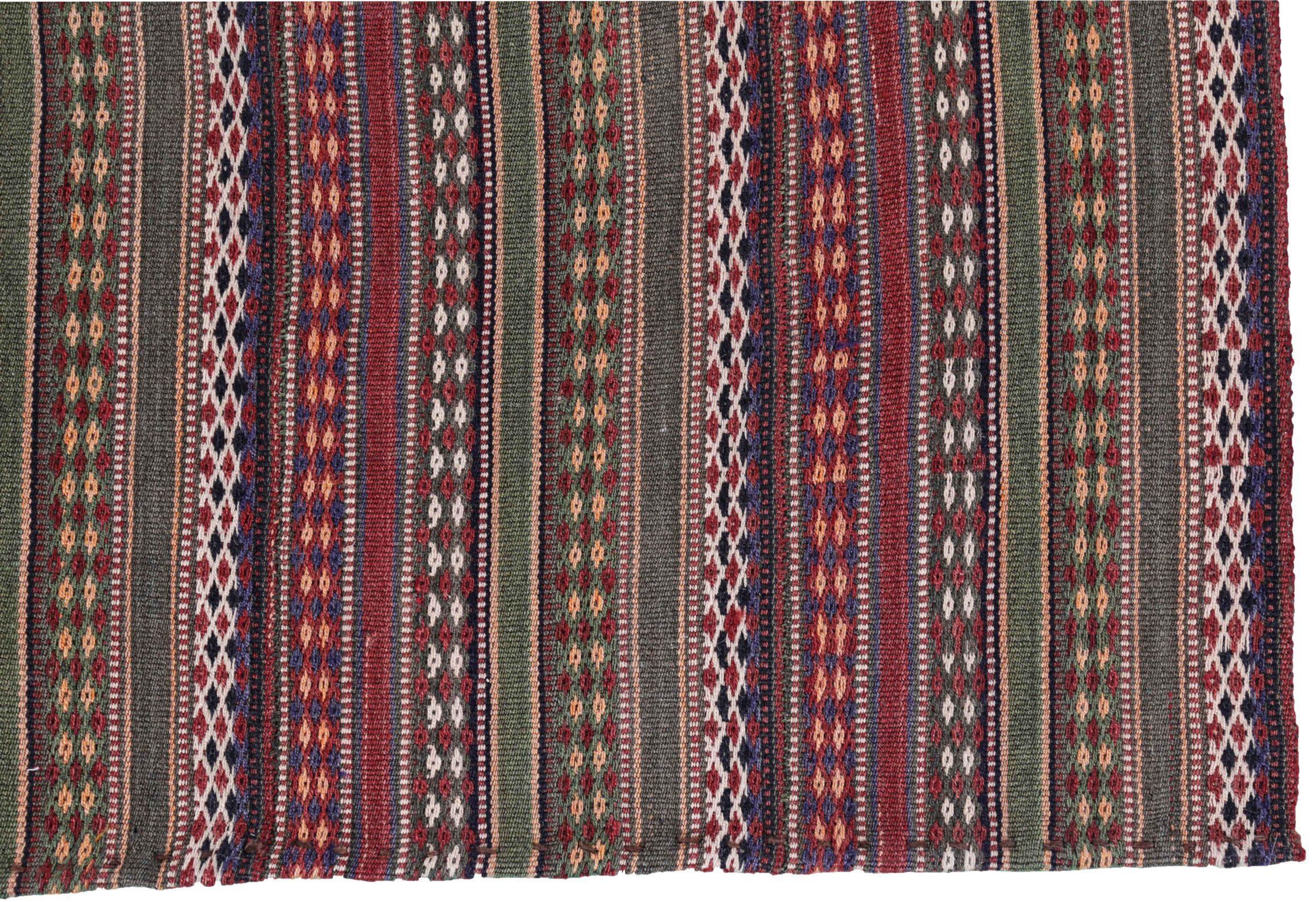 Persischer Jajim Kleiner Teppich Circa 1910 - Wolle Grün Elfenbein Rot Design - 91361 im Zustand „Hervorragend“ im Angebot in Dallas, TX
