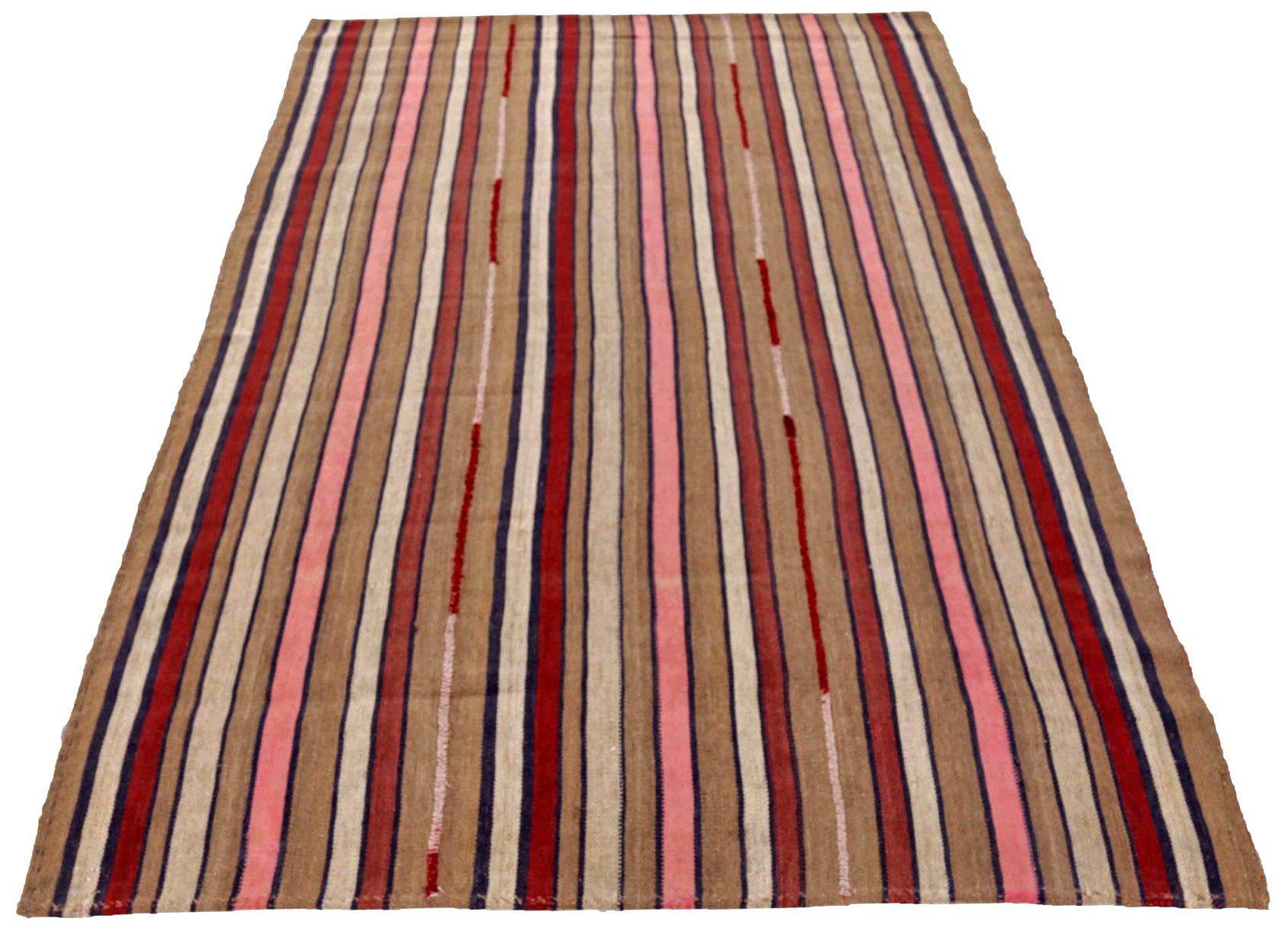Entdecken Sie die Eleganz des persischen Jajim mit dem kleinen Teppich von CIRCA 1910. Dieses exklusive Design aus Wolle und IvoryPinkRedTaupe ist perfekt, um Ihren Raum zu verschönern.