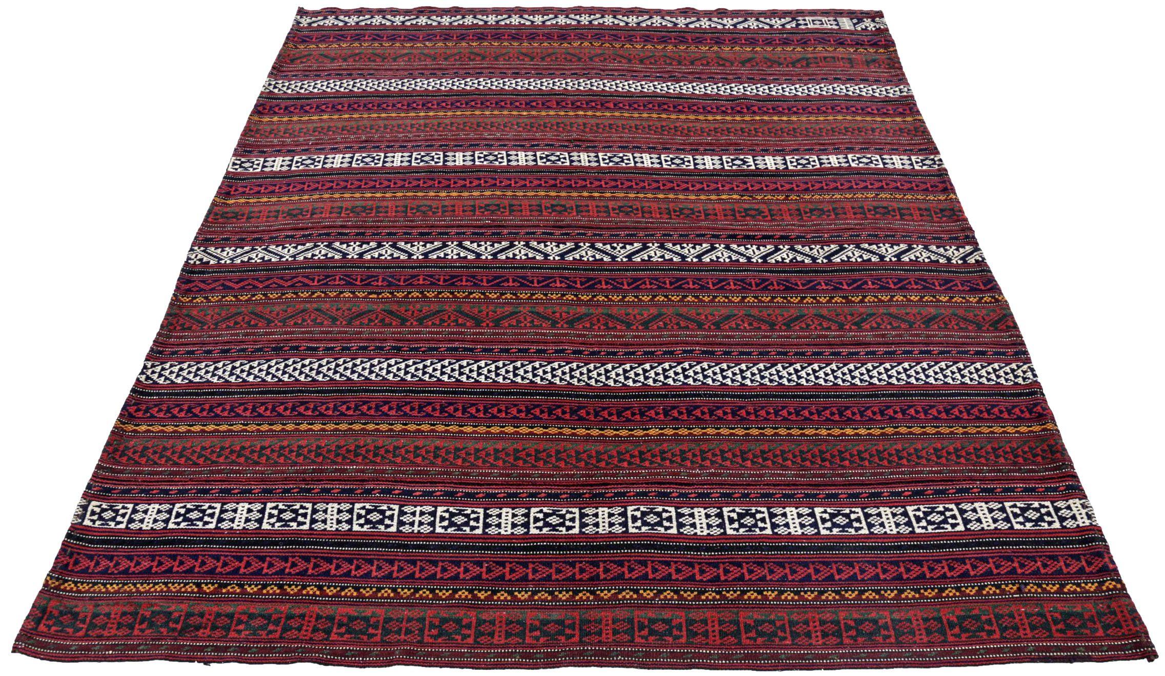 Entdecken Sie die Eleganz des persischen Jajim mit dem kleinen Teppich von CIRCA 1910. Dieses exklusive Design aus Wolle und Elfenbeinrot-Gelb ist perfekt, um Ihren Raum zu verschönern.