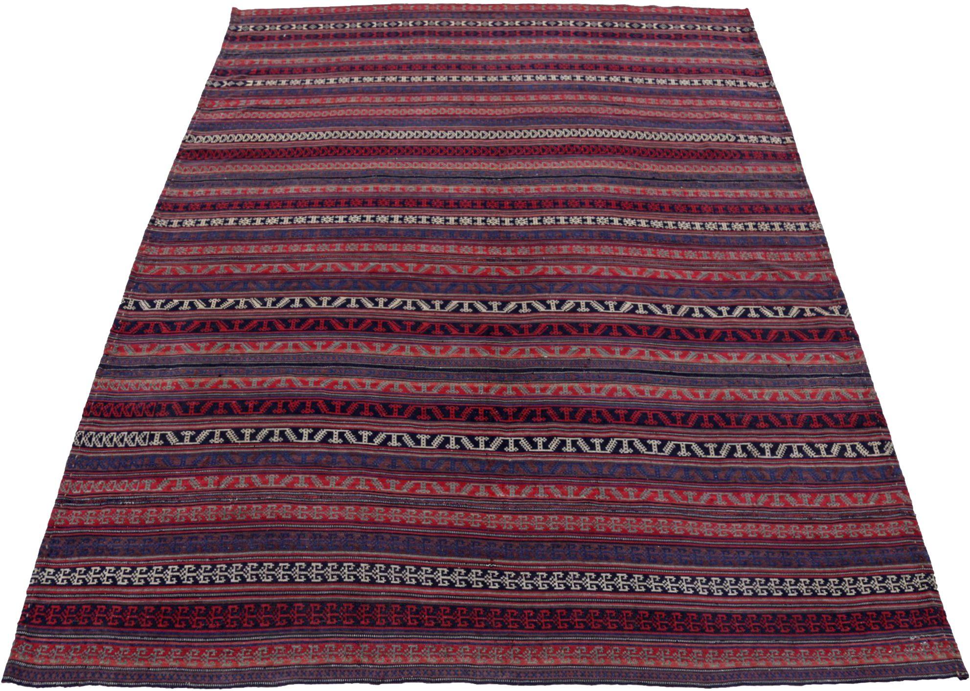 Entdecken Sie die Eleganz der persischen Jajim mit quadratischen Teppichen um 1910. Dieses exklusive Design aus Wolle und Blau-Elfenbein-Rot ist perfekt, um Ihren Raum zu verschönern.