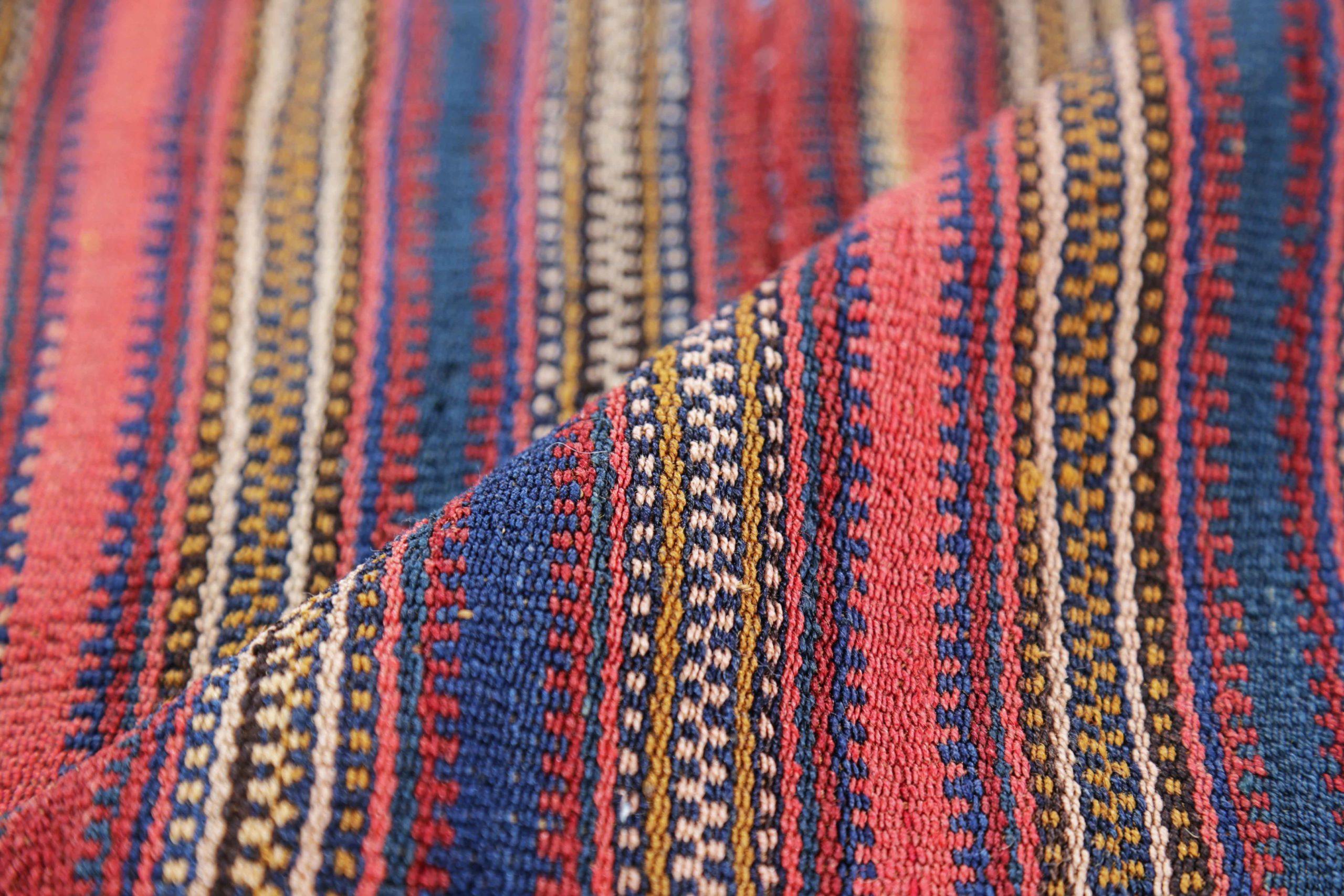 XX secolo Tappeti persiani Jajim quadrati del 1910 circa - lana blu navy rosa rosso - 91155 in vendita