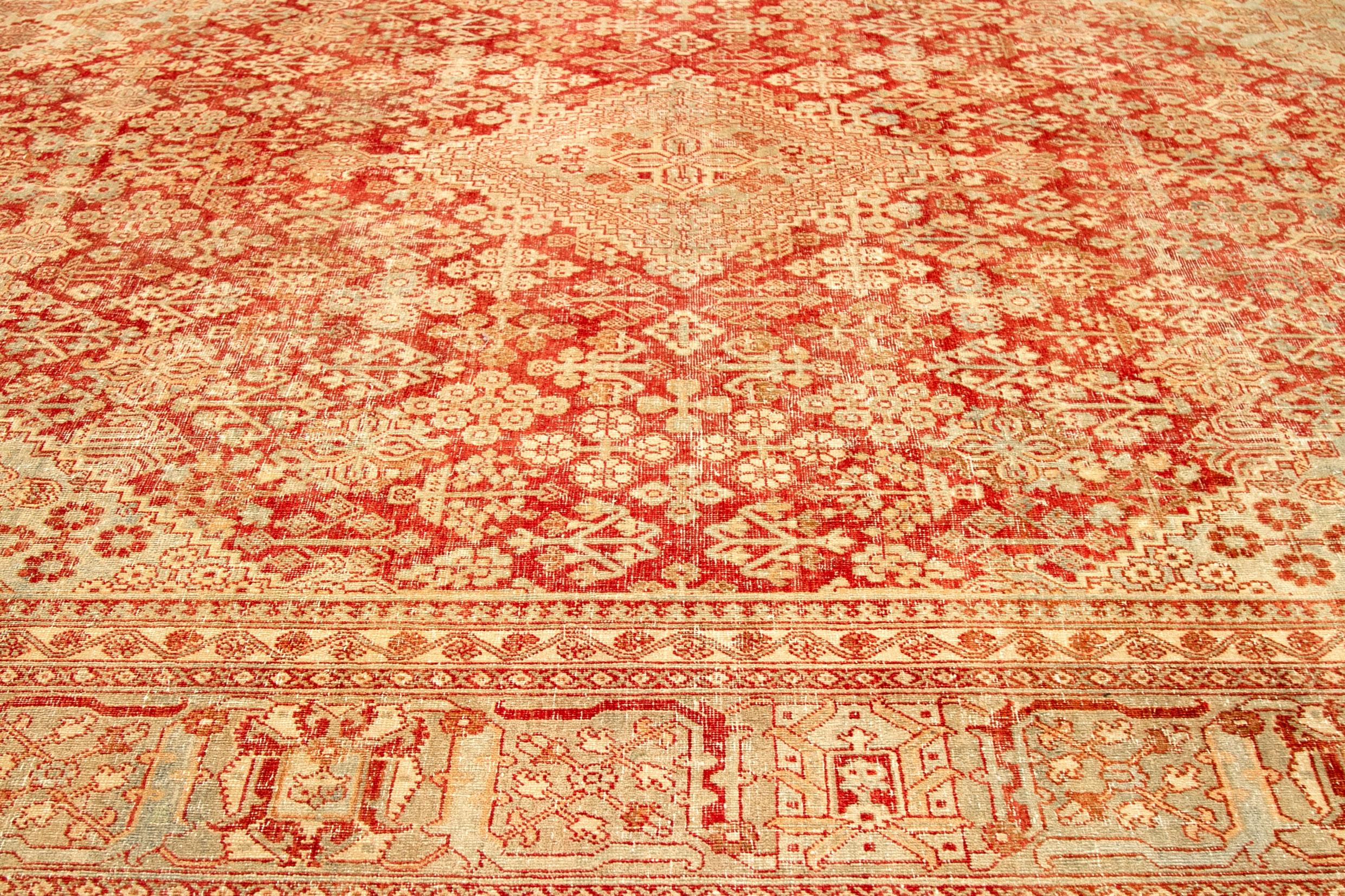 Scopri l'eleganza dei tappeti persiani di CIRCA 1910. Progettato con lana e IvoryRed, questo design esclusivo è perfetto per valorizzare il tuo spazio.