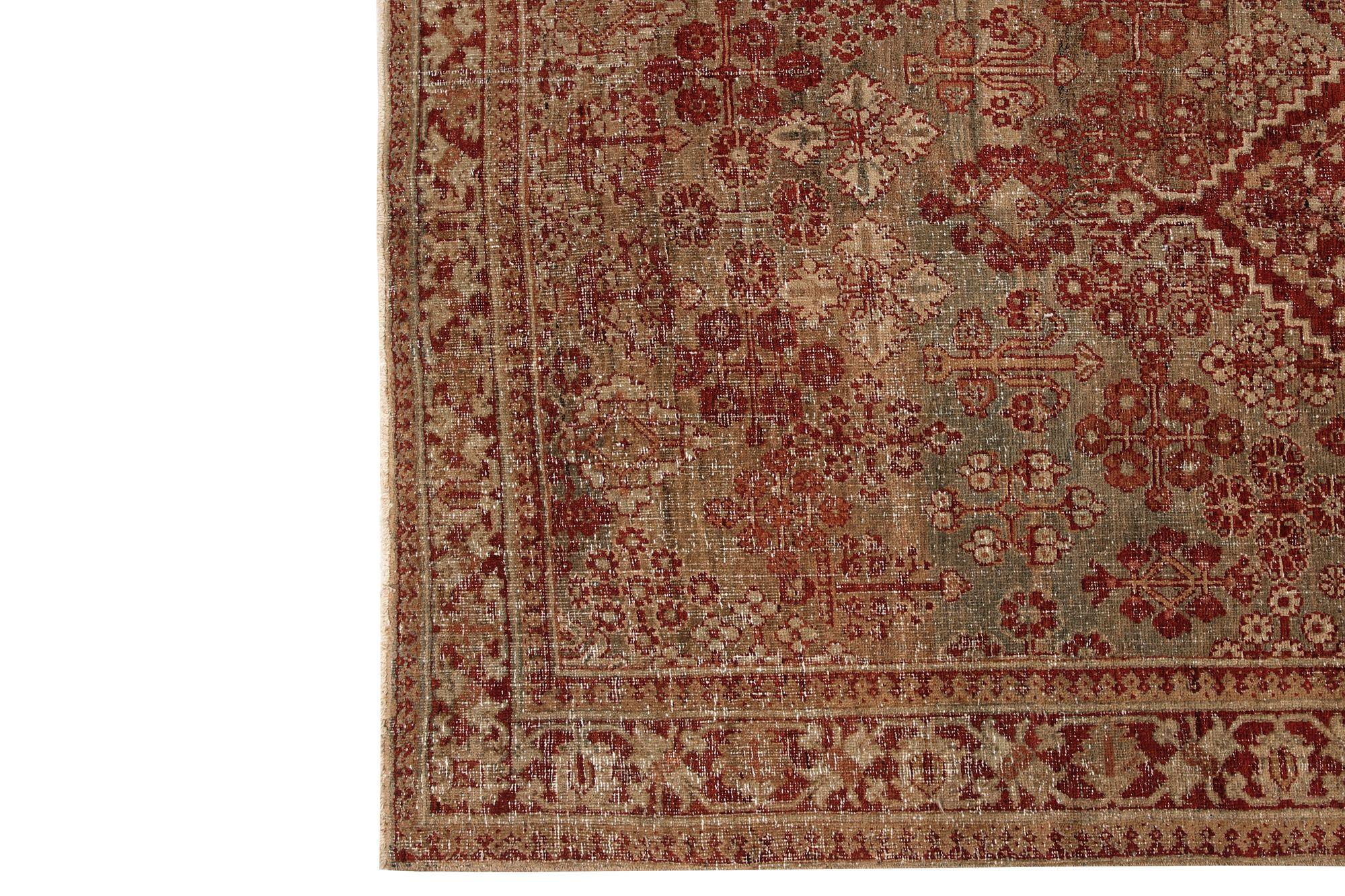 Entdecken Sie die Eleganz des persischen Joshagan mit dem kleinen Teppich von CIRCA 1910. Dieses exklusive Design aus Wolle und GreenRed ist perfekt, um Ihren Raum zu verschönern.