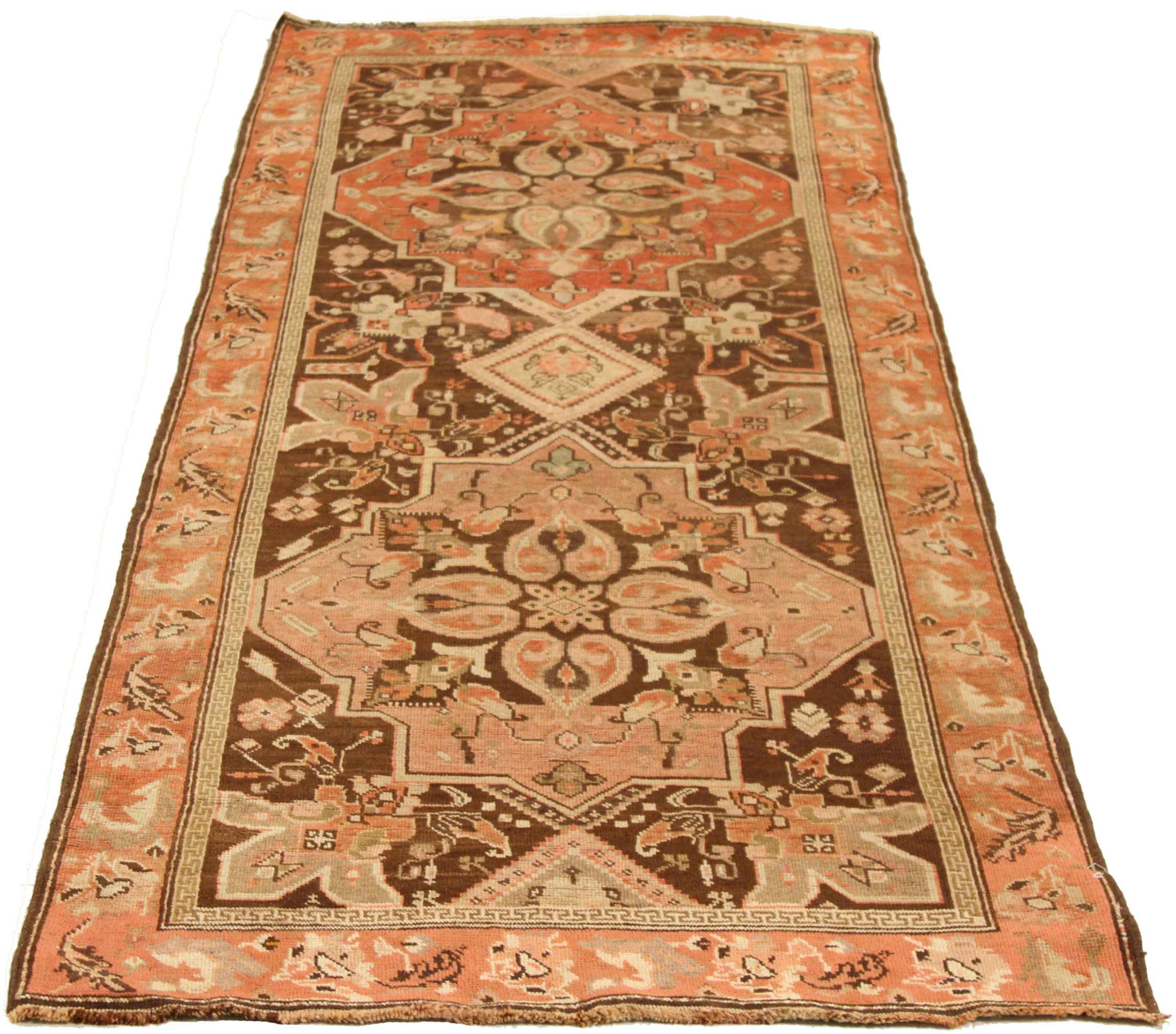 Scopri l'eleganza dei tappeti persiani Karabagh, caratterizzati da tappeti d'area CIRCA 1880. Progettato con una meticolosa attenzione ai dettagli, questo design esclusivo è perfetto per valorizzare il tuo spazio.