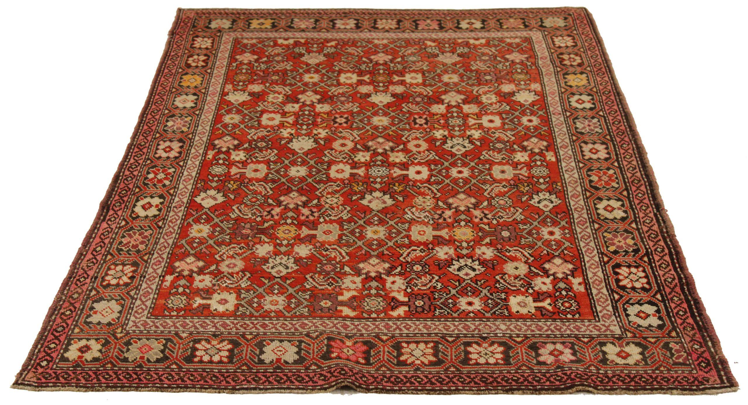 Entdecken Sie die Eleganz des persischen Karajeh mit Teppichen aus der Zeit um 1880. Dieses exklusive Design, das mit viel Liebe zum Detail entworfen wurde, ist perfekt, um Ihren Raum zu verschönern.
