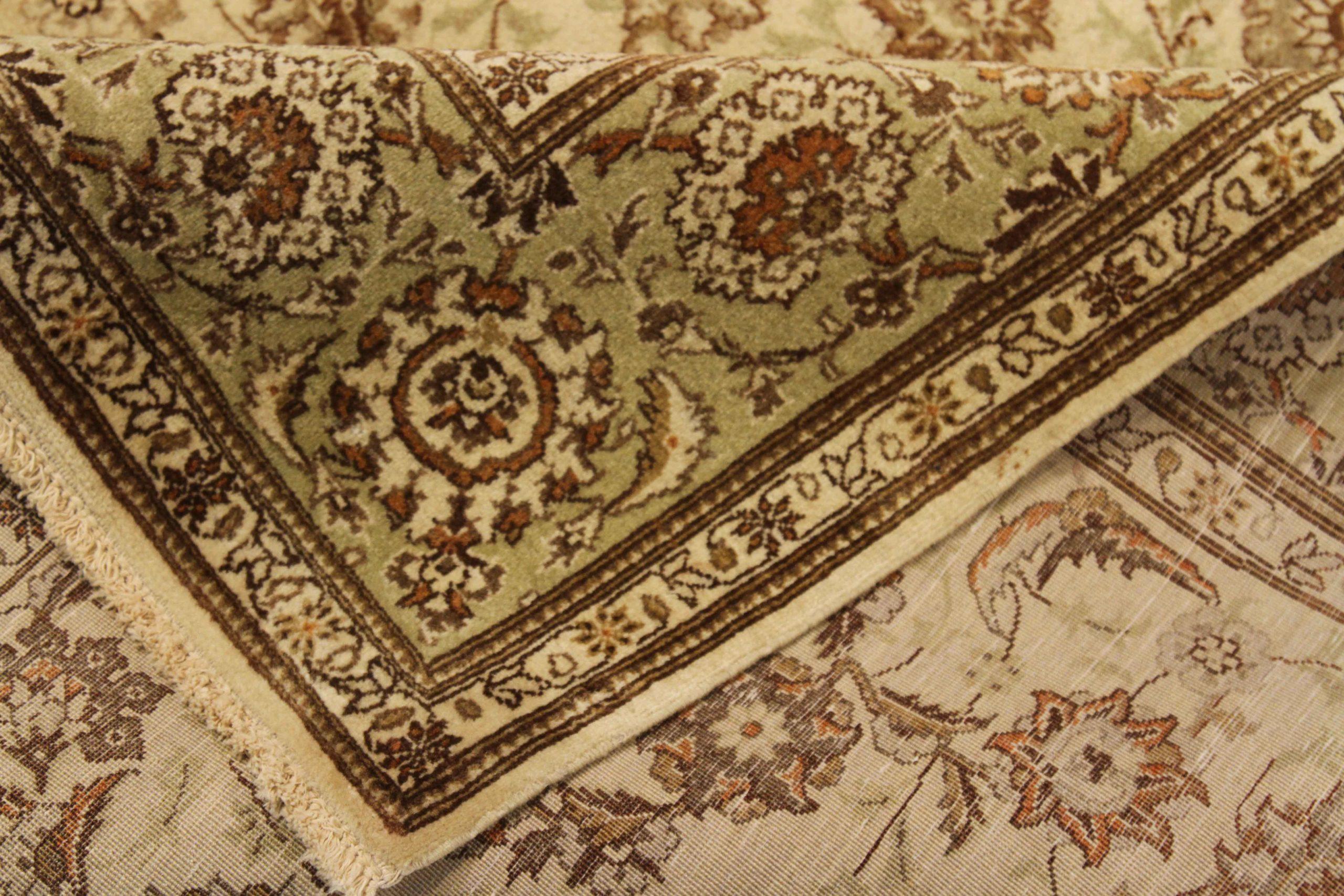 Asian Persian Kashan Area Rugs - 10862 For Sale
