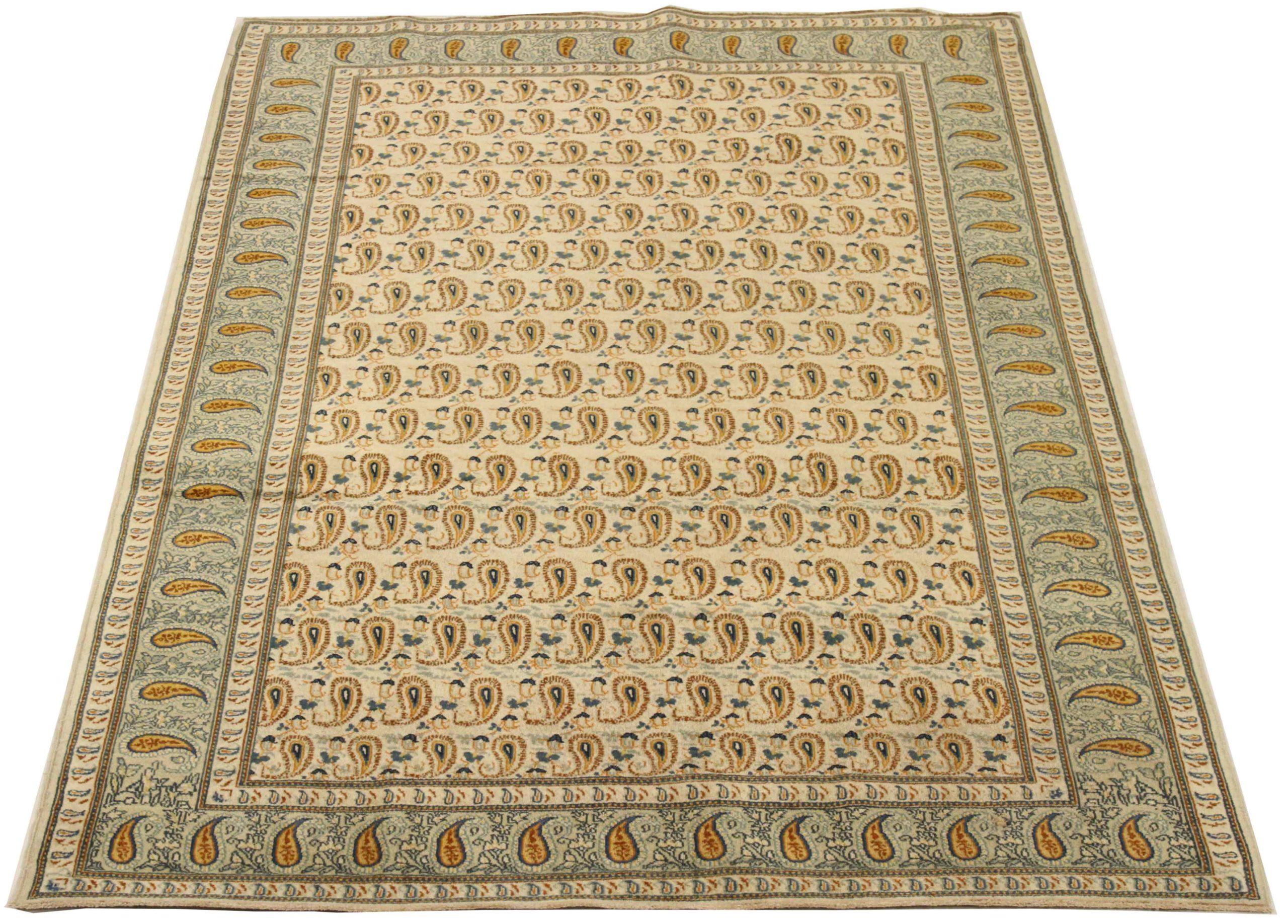 Scopri l'eleganza dei tappeti persiani Kashan, caratterizzati da un'area CIRCA del 1880. Progettato con una meticolosa attenzione ai dettagli, questo design esclusivo è perfetto per valorizzare il tuo spazio.