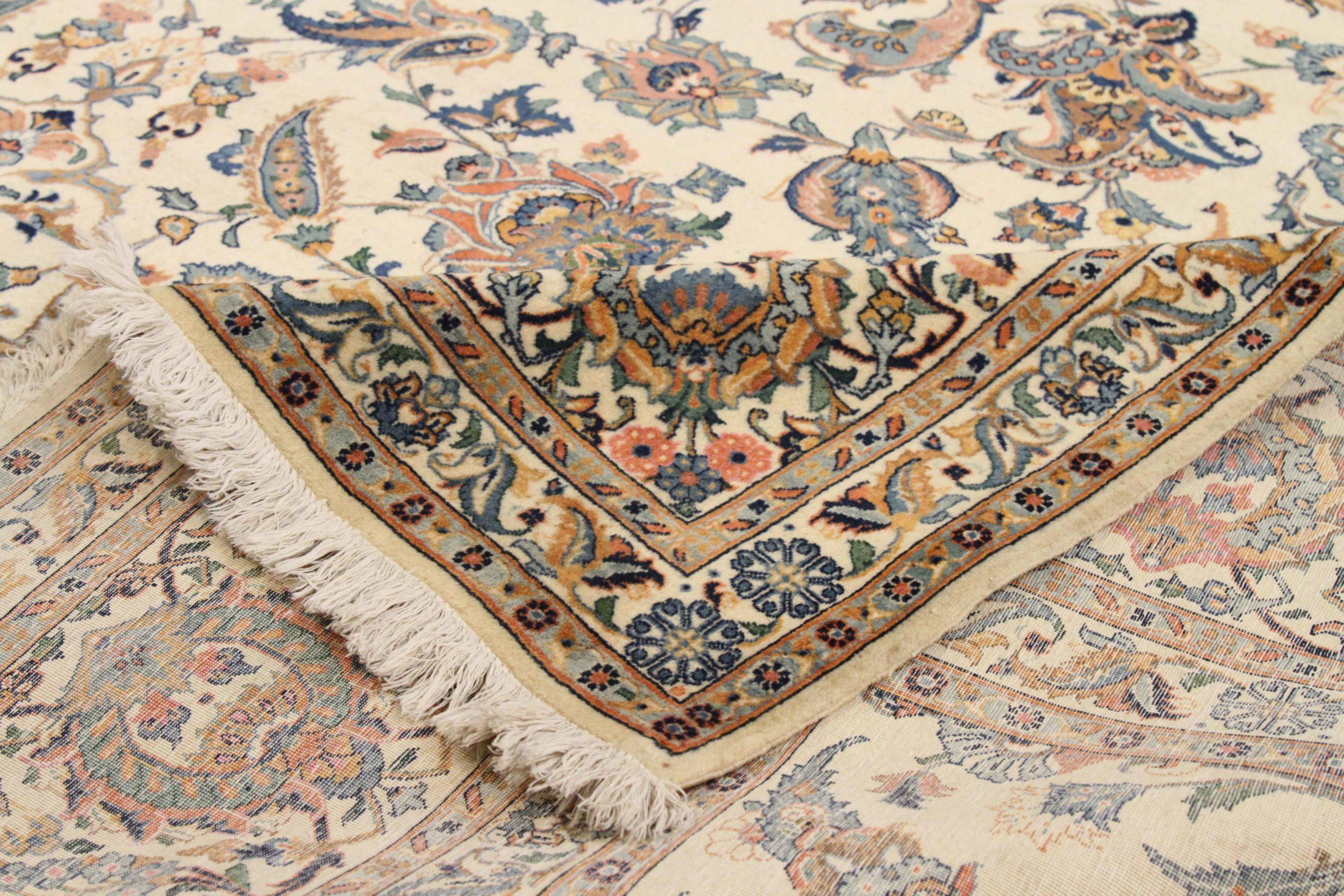 Persian Kashan Area Rugs - Wool Ivory 10386 In Excellent Condition For Sale In Dallas, TX