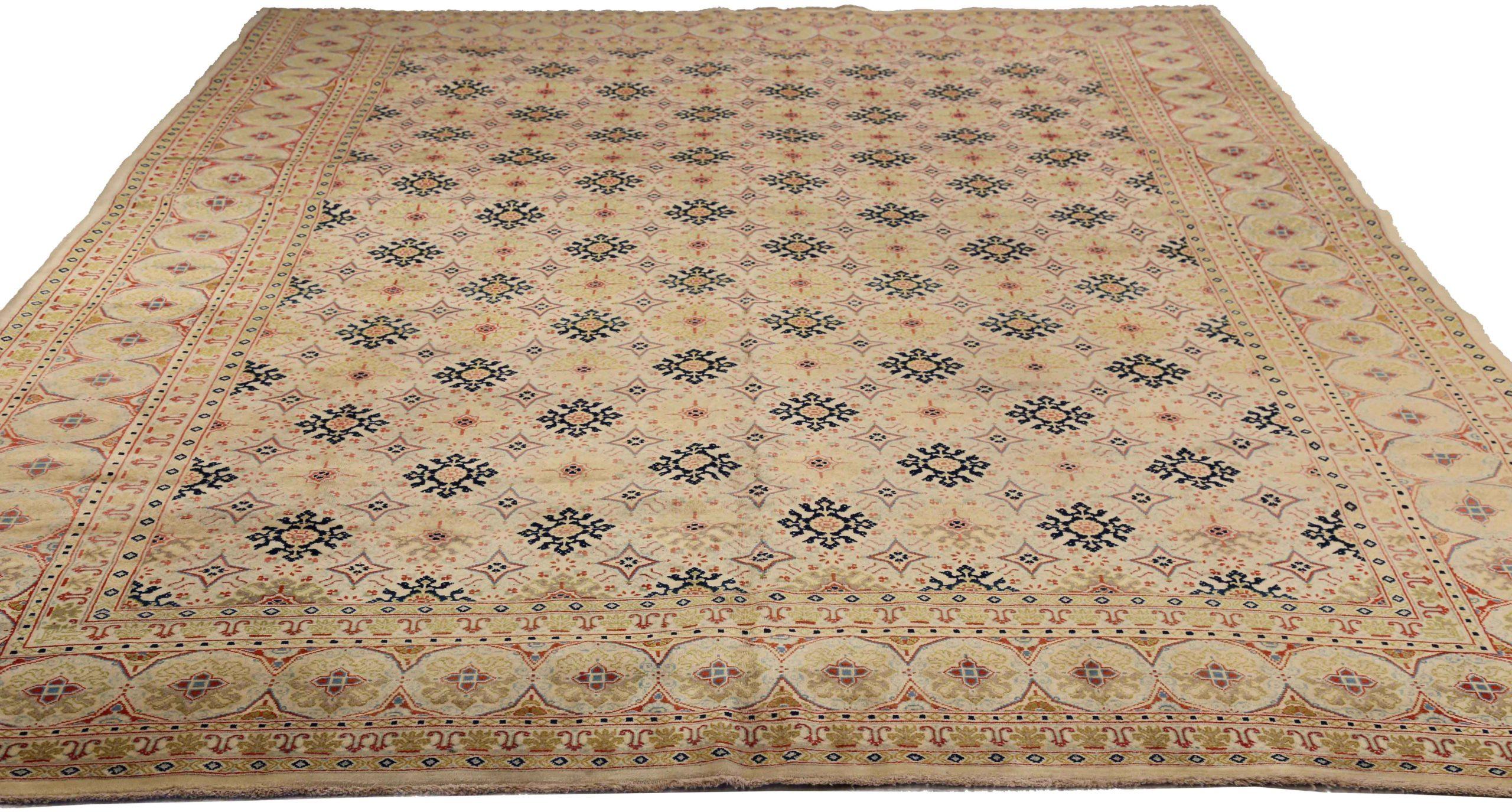 Découvrez l'élégance des tapis persans Kashan de Circa 1940. Conçu avec de la laine et du Black/One, ce design exclusif est parfait pour mettre en valeur votre espace.