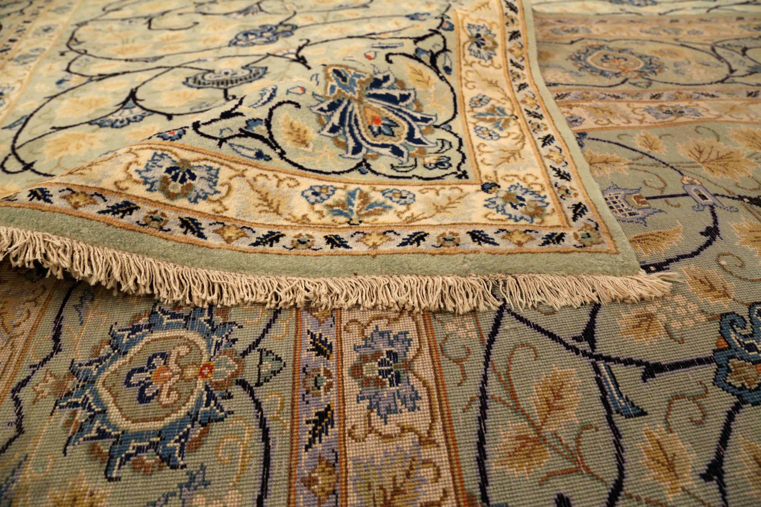 Tapis persans de Kashan datant d'environ 1940, motif en laine vert bleu marine jaune - 75392 Excellent état - En vente à Dallas, TX