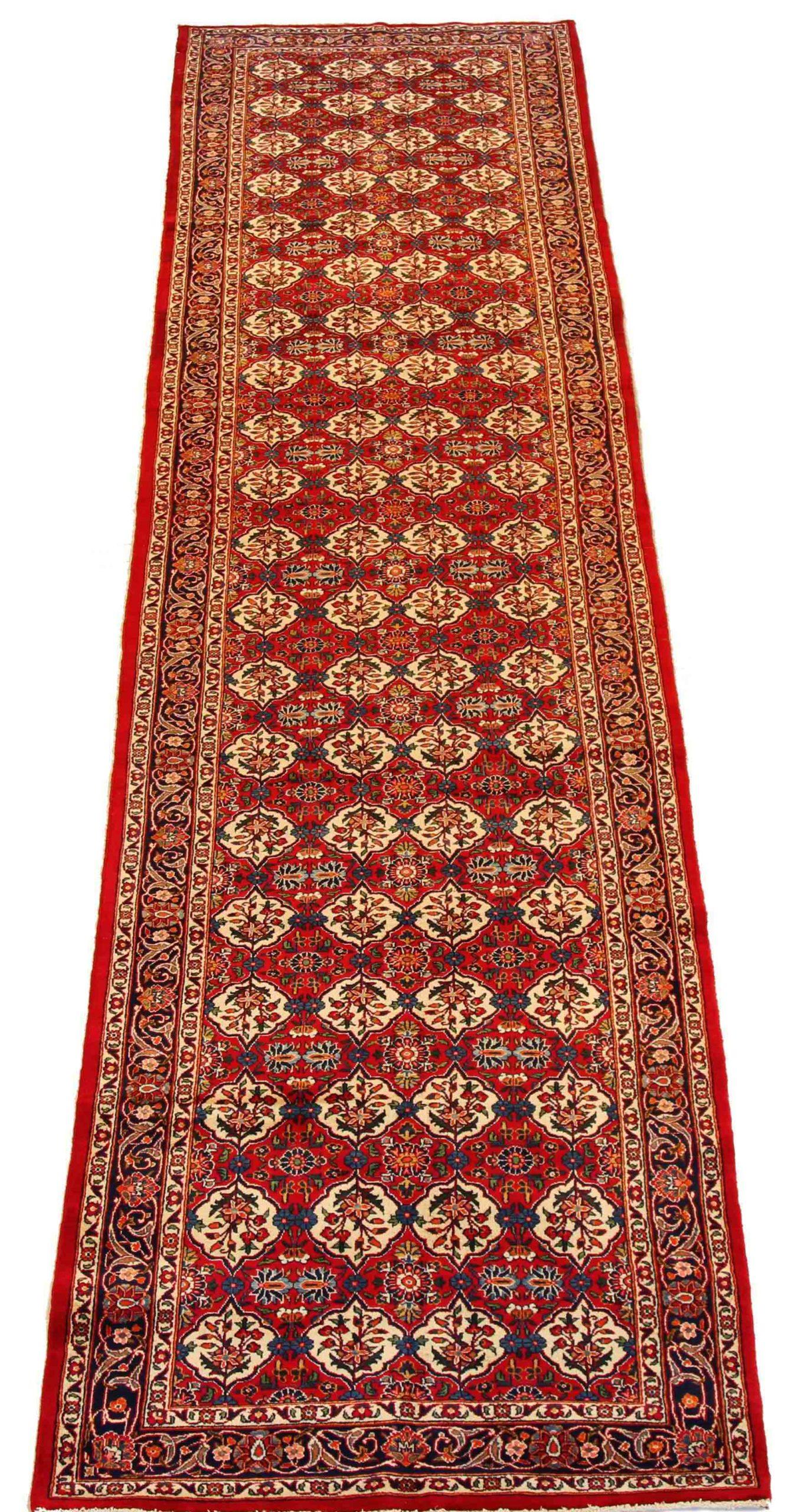 Scopri l'eleganza del Kashan persiano, caratterizzato da una splendida lavorazione artigianale del 1880 circa. Progettato con una meticolosa attenzione ai dettagli, questo design esclusivo è perfetto per valorizzare il tuo spazio.