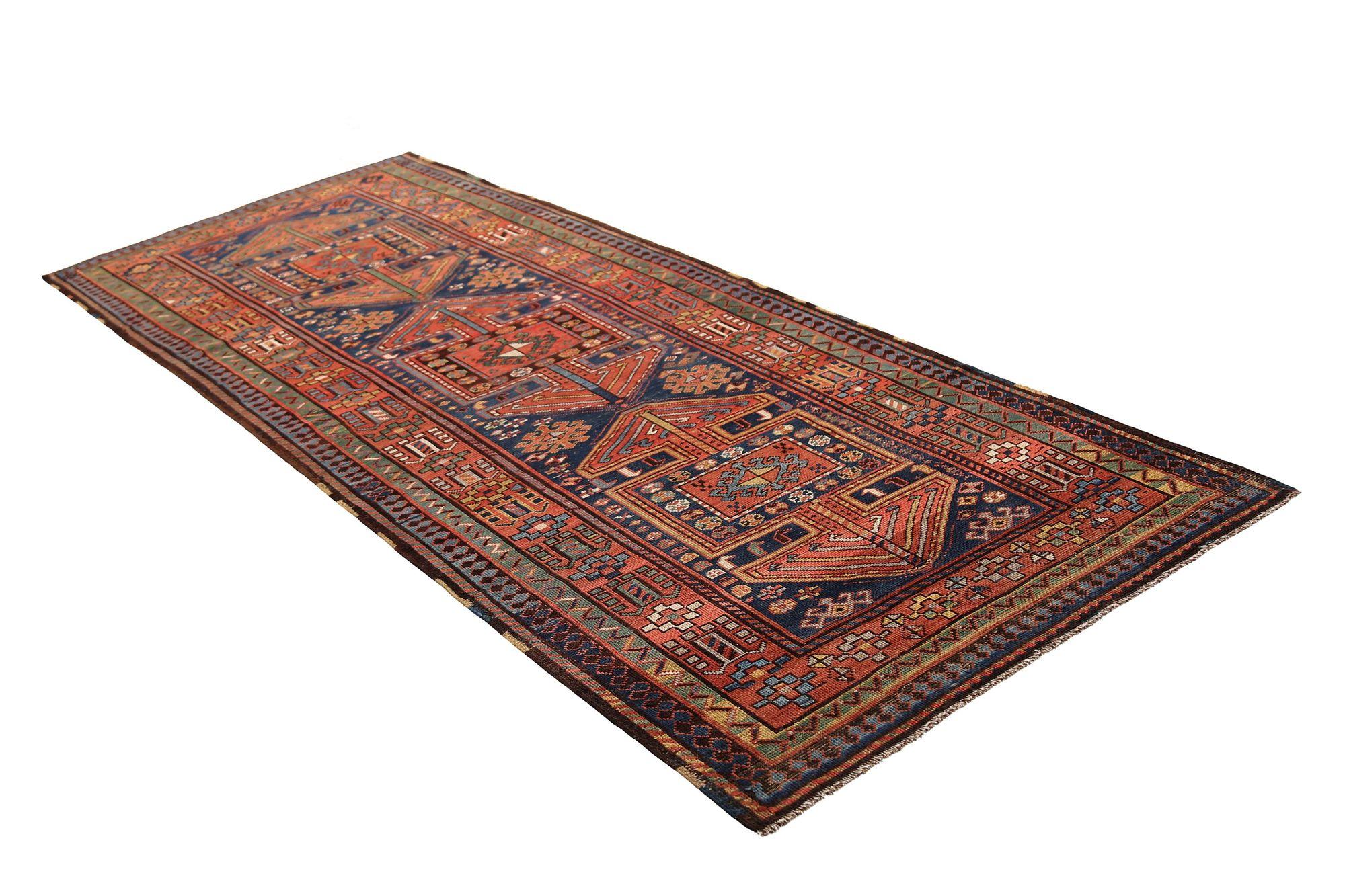 Persischer Kazak-Läufer aus Wolle in Marineblau und Rot mit Design - 97164 (Irakisch) im Angebot