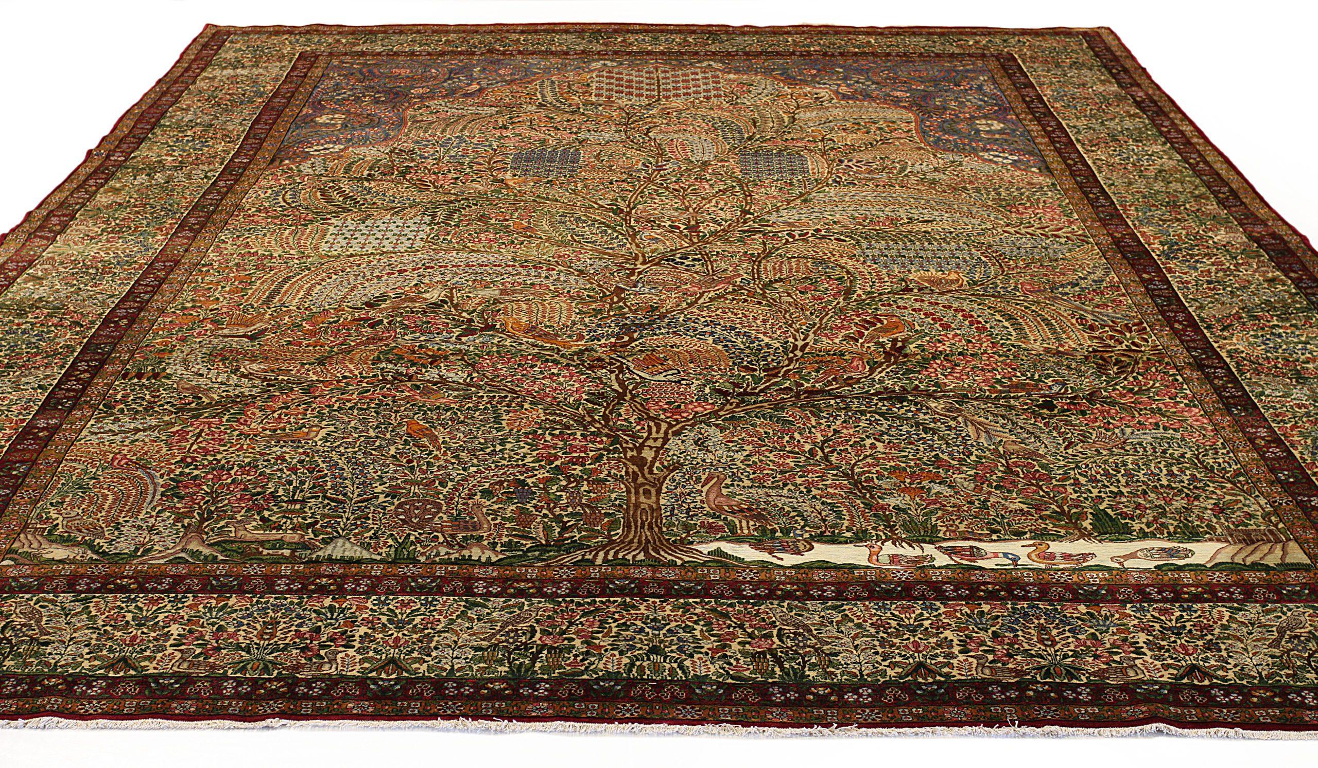 Entdecken Sie die Eleganz des persischen Kerman mit Teppichen aus der Zeit um 1880. Dieses exklusive Design, das mit viel Liebe zum Detail entworfen wurde, ist perfekt, um Ihren Raum zu verschönern.