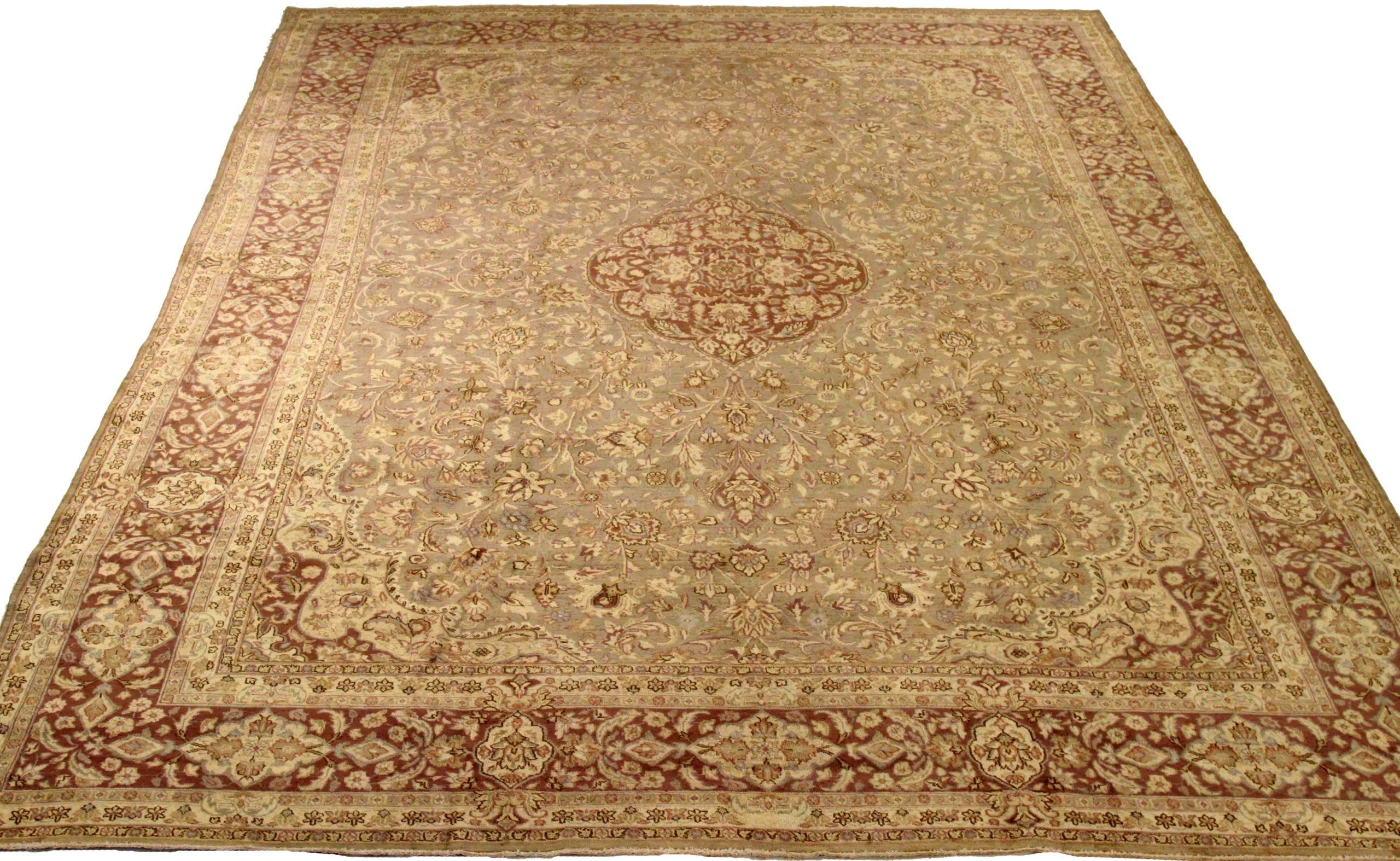 Scopri l'eleganza dei tappeti persiani Kerman, caratterizzati da un'area CIRCA del 1880. Progettato con lana e IvoryRedTaupe, questo design esclusivo è perfetto per valorizzare il tuo spazio.