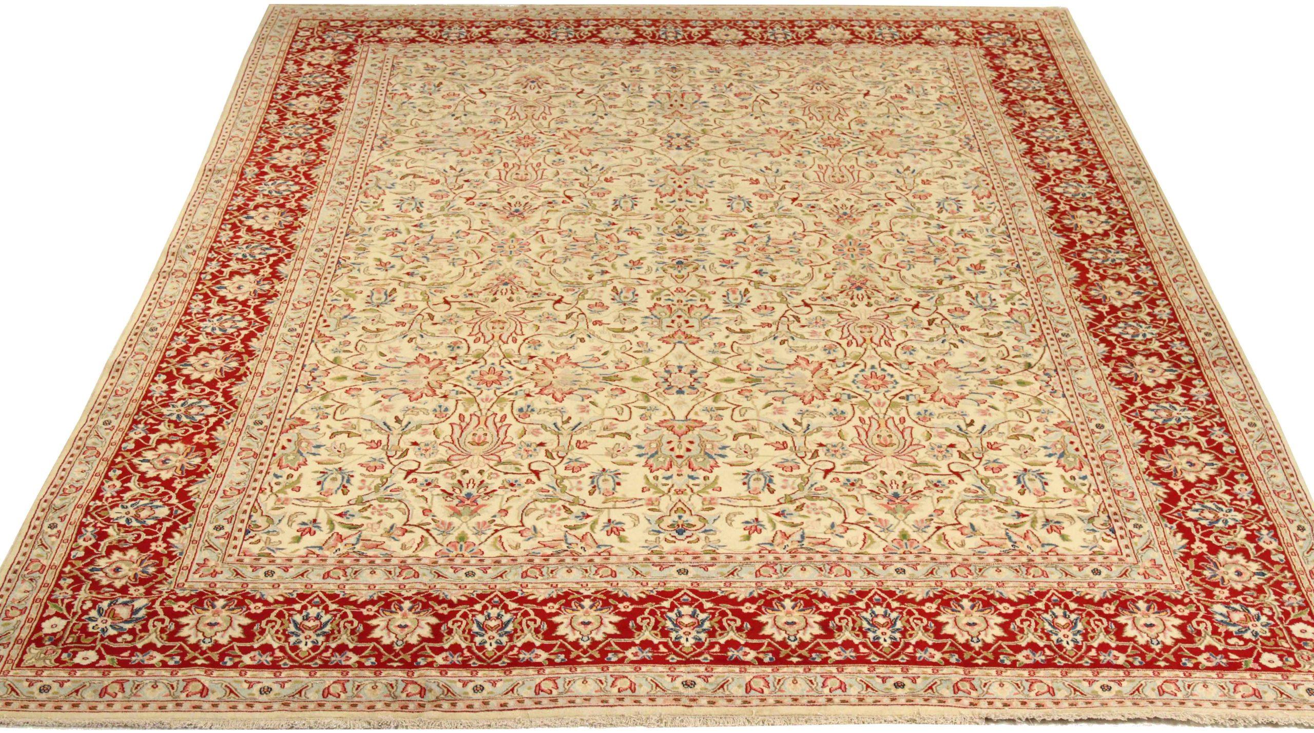 Entdecken Sie die Eleganz des persischen Kerman mit Teppichen aus der Zeit um 1940. Dieses exklusive Design aus Wolle und GreenIvoryRed ist perfekt, um Ihren Raum zu verschönern.