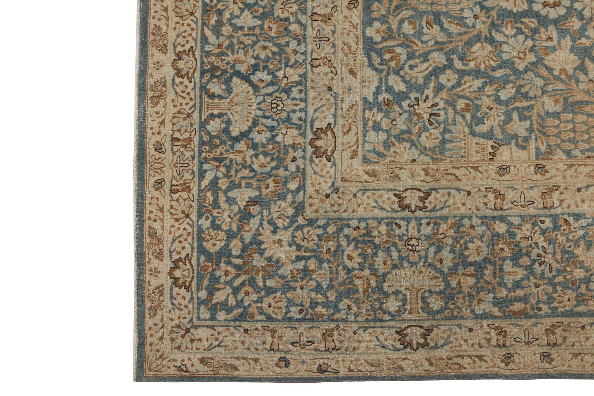 Entdecken Sie die Eleganz des persischen Kerman mit Teppichen aus der Zeit um 1910. Dieses exklusive Design aus Wolle und BlueTaupe ist perfekt, um Ihren Raum zu verschönern.
