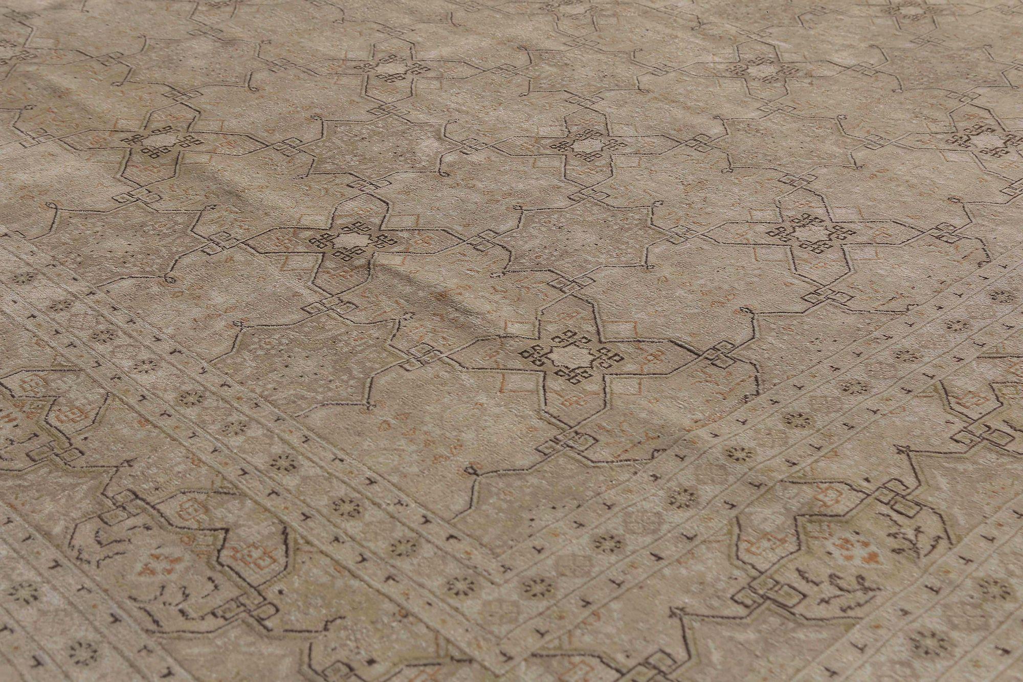 Scopri l'eleganza dei tappeti persiani Kerman, caratterizzati da un'area CIRCA del 1910. Progettato con Lana e Marrone-Taupe, questo design esclusivo è perfetto per valorizzare il tuo spazio.