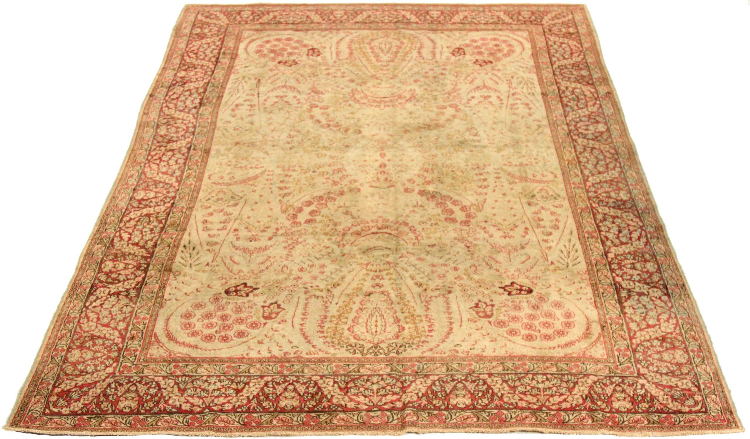 Entdecken Sie die Eleganz des persischen Kerman mit Teppichen aus der Zeit um 1880. Dieses exklusive Design aus Wolle und Elfenbeinrot ist perfekt, um Ihren Raum zu verschönern.