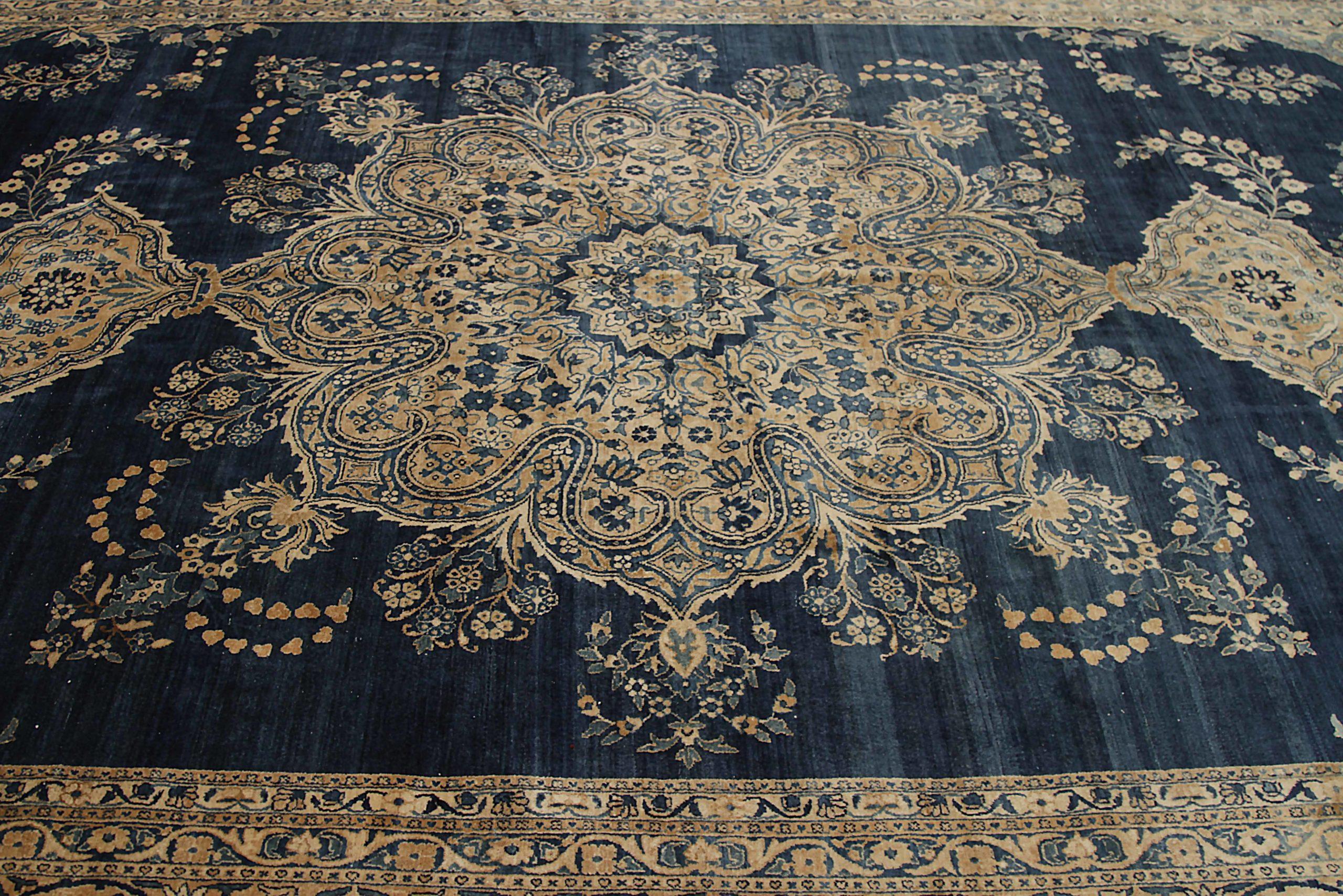 Asiatico Tappeto persiano Kerman Over Size Circa 1880 - Lana Avorio Blu Navy Taupe - 92122 in vendita