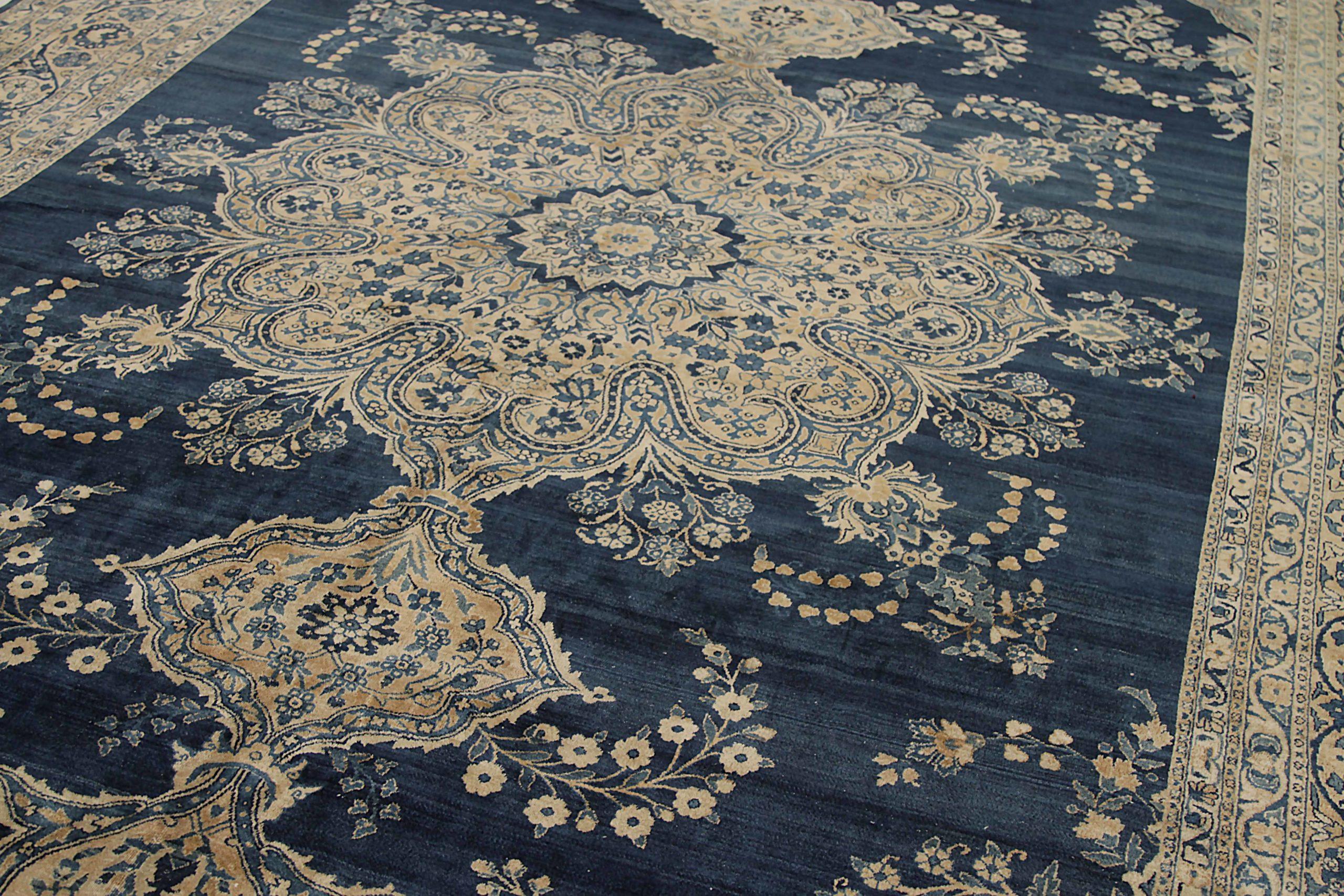 Tappeto persiano Kerman Over Size Circa 1880 - Lana Avorio Blu Navy Taupe - 92122 In condizioni ottime in vendita a Dallas, TX