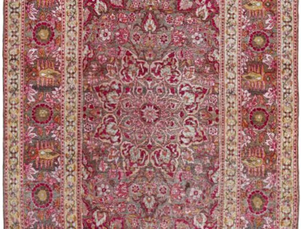 Persischer Kerman Kleiner Teppich Circa 1910 - Wolle Grau Rosa Rot Design - 91191 im Zustand „Hervorragend“ im Angebot in Dallas, TX